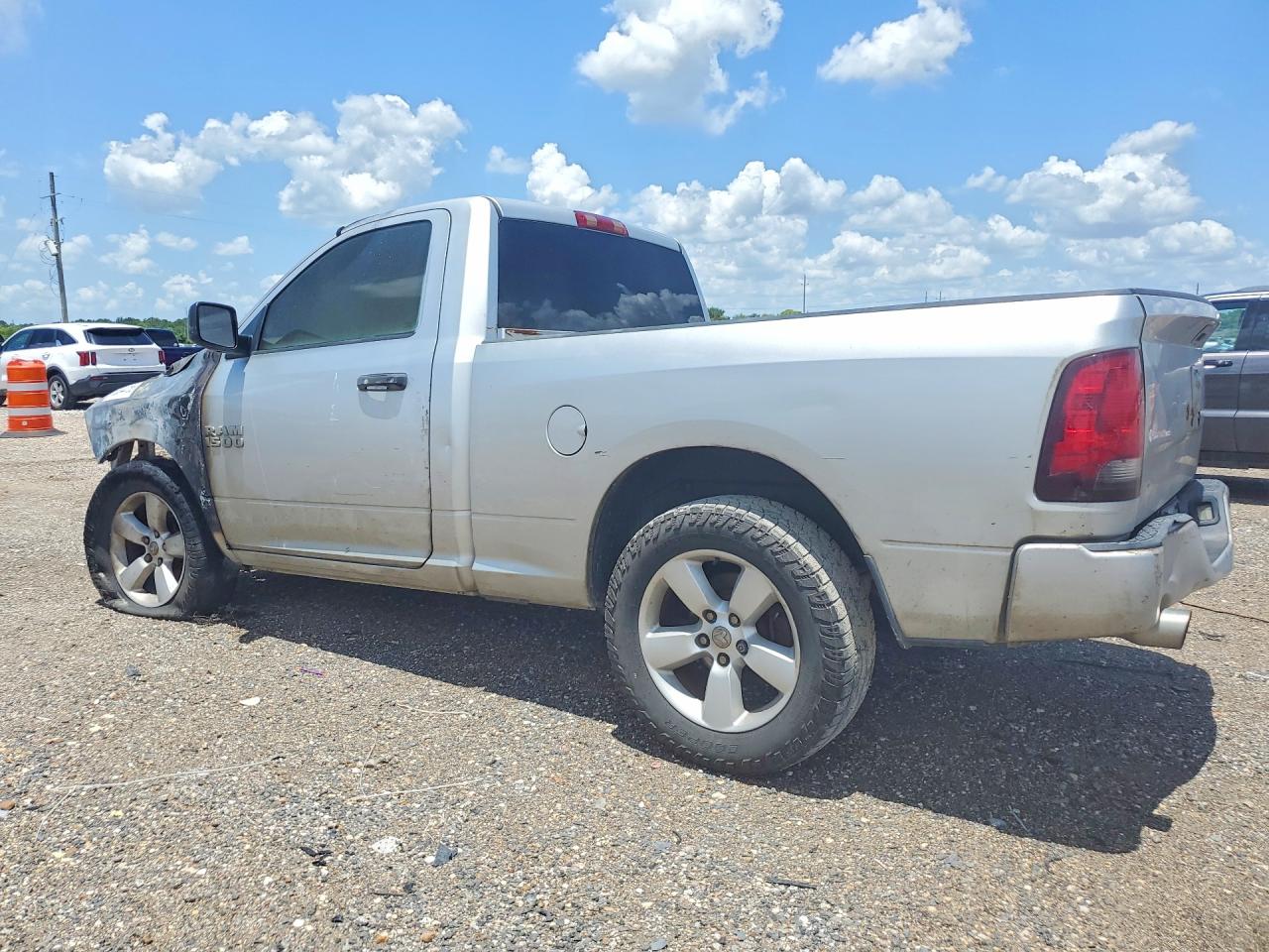 2013 Ram 1500 St Burn vin: 3C6JR6AT6DG509136