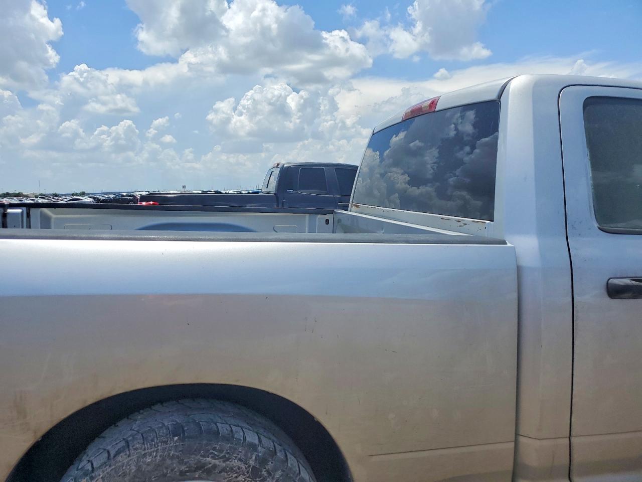 2013 Ram 1500 St Burn vin: 3C6JR6AT6DG509136