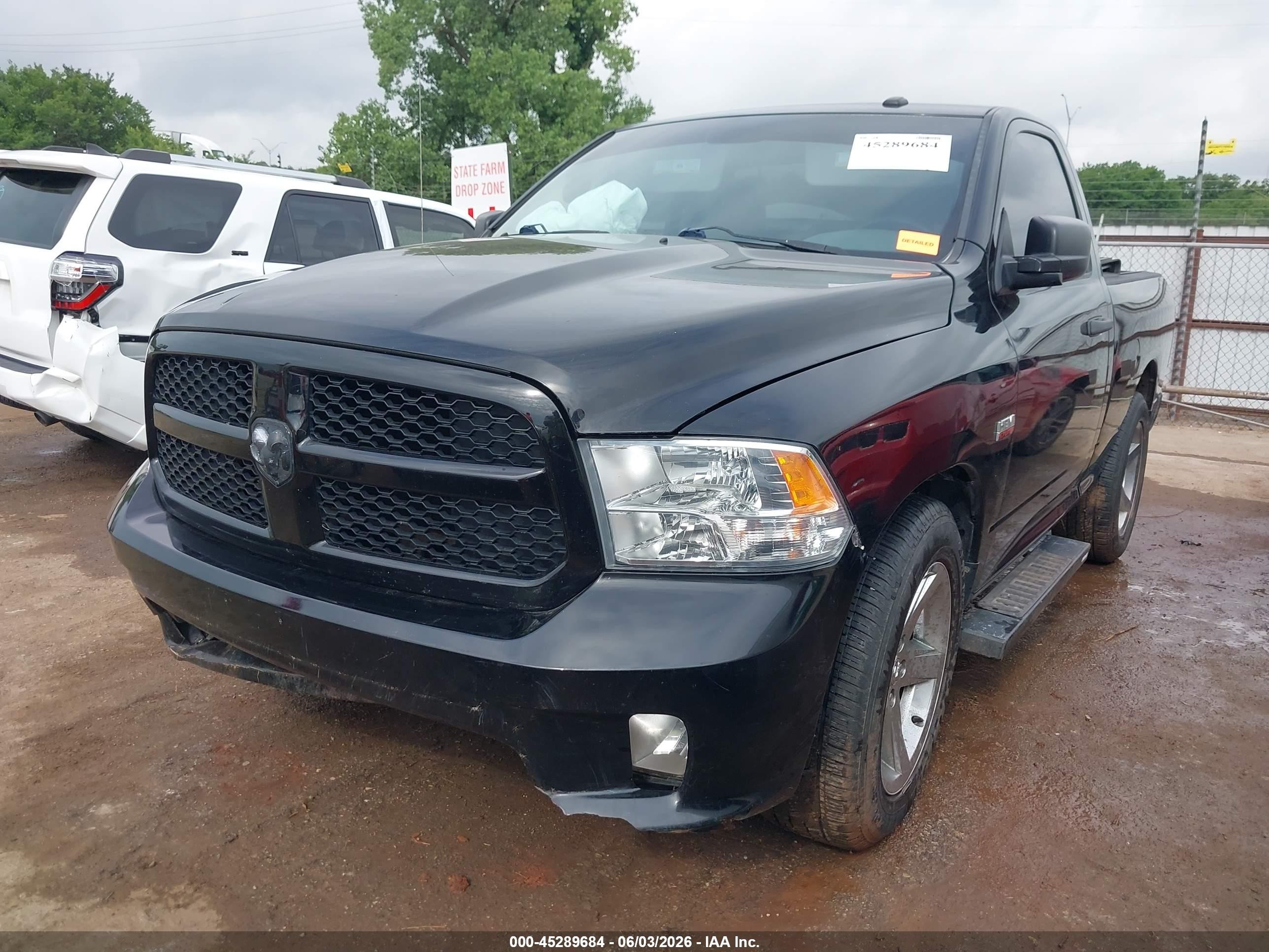 2014 Ram 1500 Express Черный vin: 3C6JR6AT9EG262664