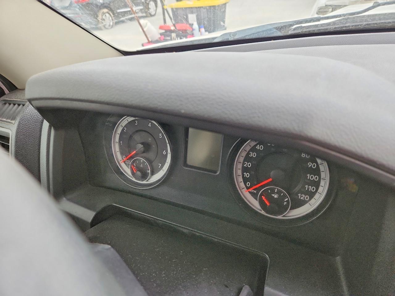 2014 Ram 1500 St White vin: 3C6JR6ATXEG115253