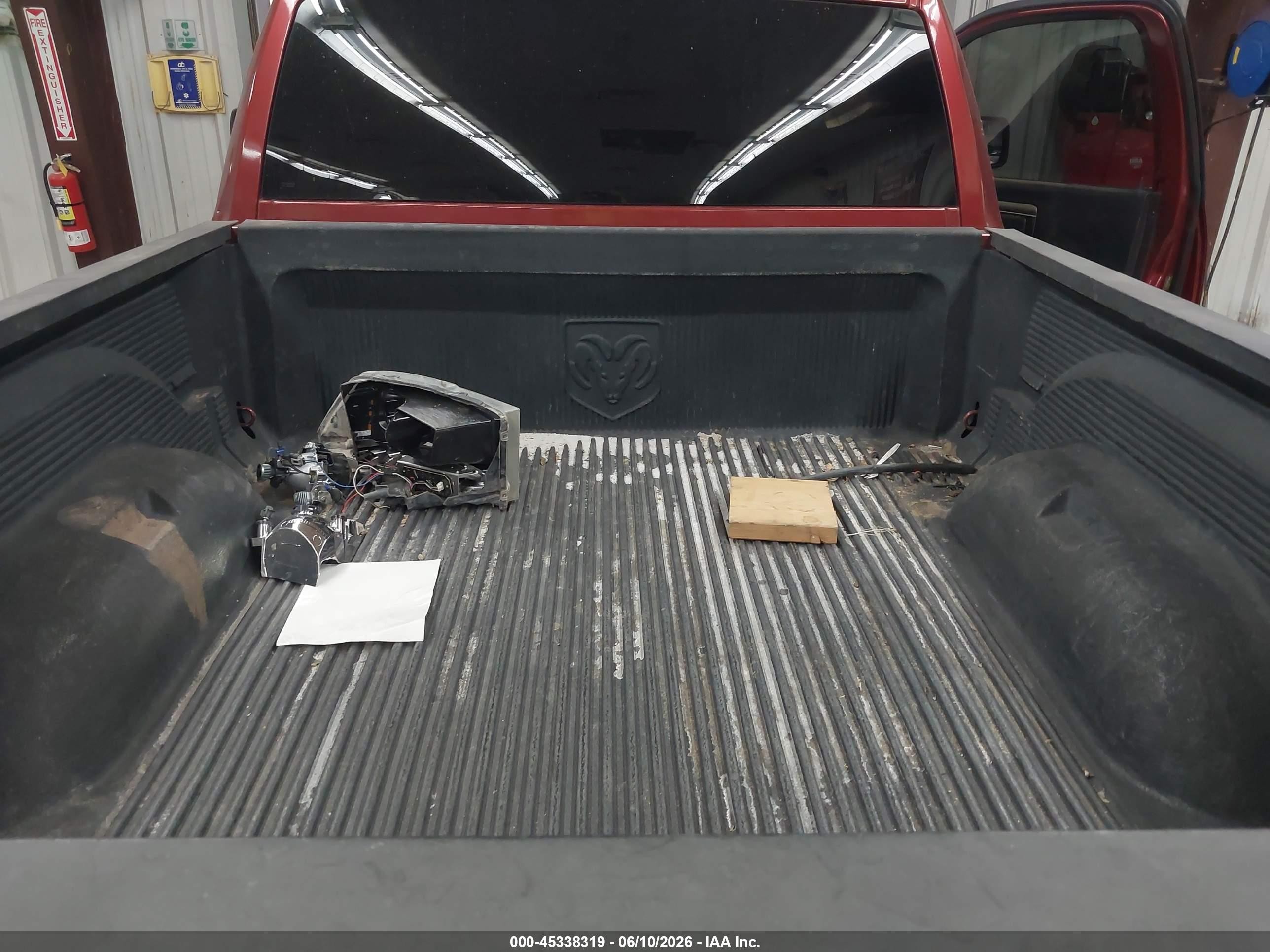 2015 Ram 1500 Sport Maroon vin: 3C6JR6CT7FG618253