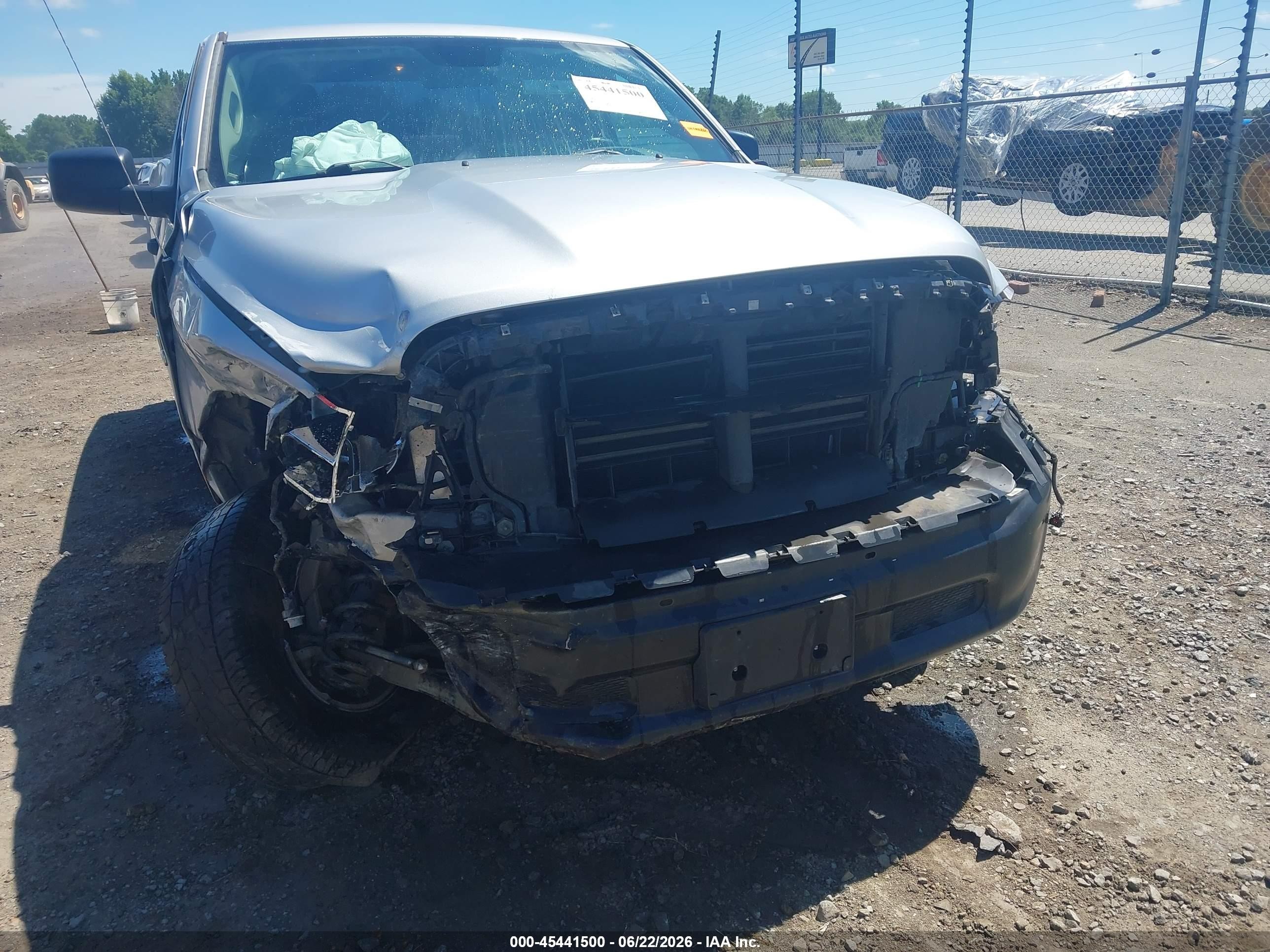 2015 Ram 1500 Tradesman Silver vin: 3C6JR6DG4FG517396