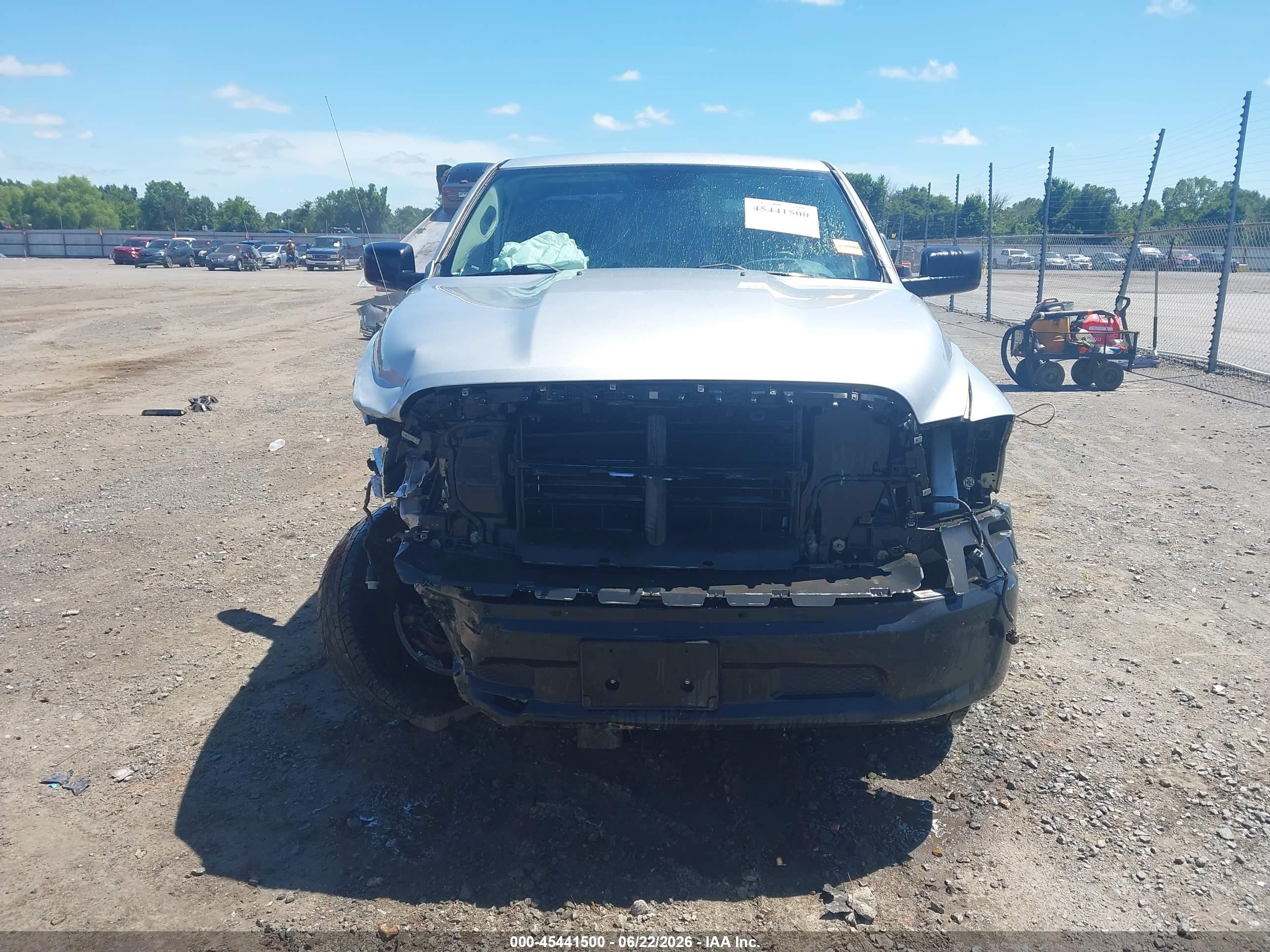 2015 Ram 1500 Tradesman Silver vin: 3C6JR6DG4FG517396