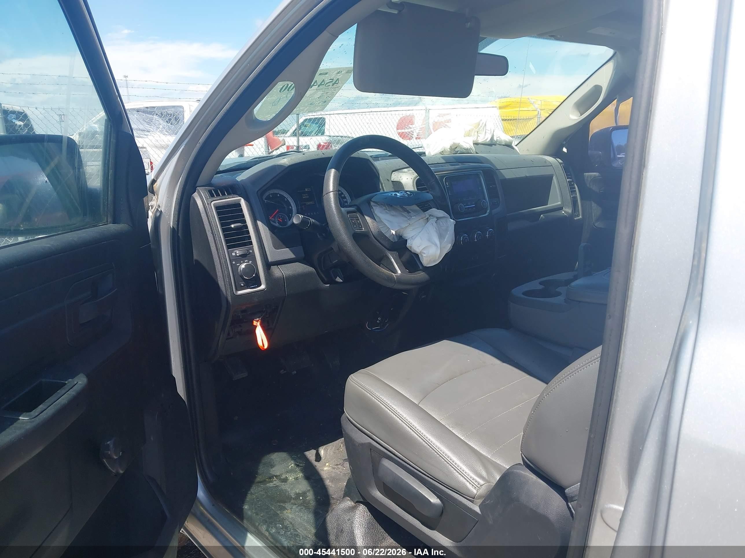 2015 Ram 1500 Tradesman Silver vin: 3C6JR6DG4FG517396