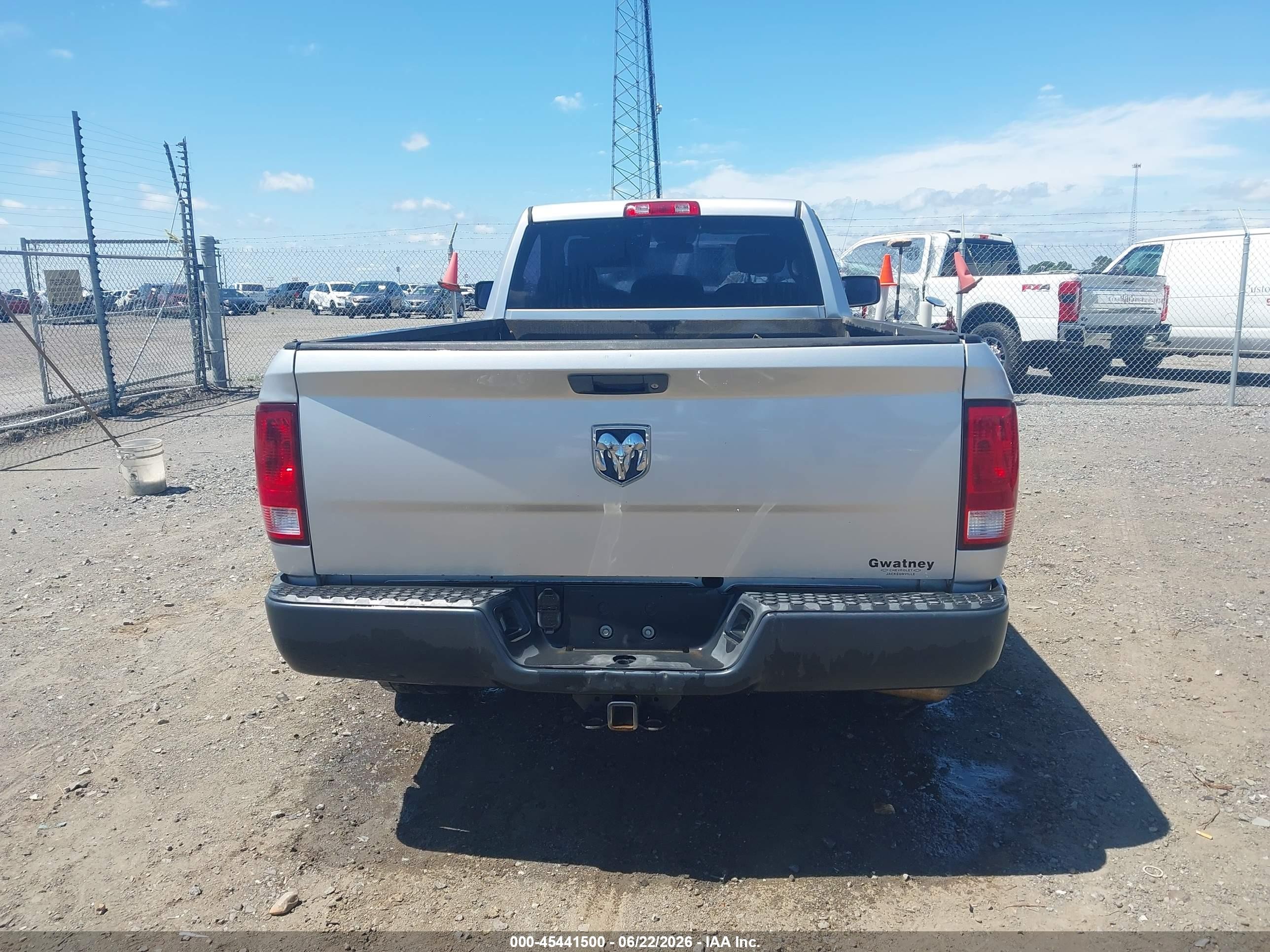 2015 Ram 1500 Tradesman Silver vin: 3C6JR6DG4FG517396