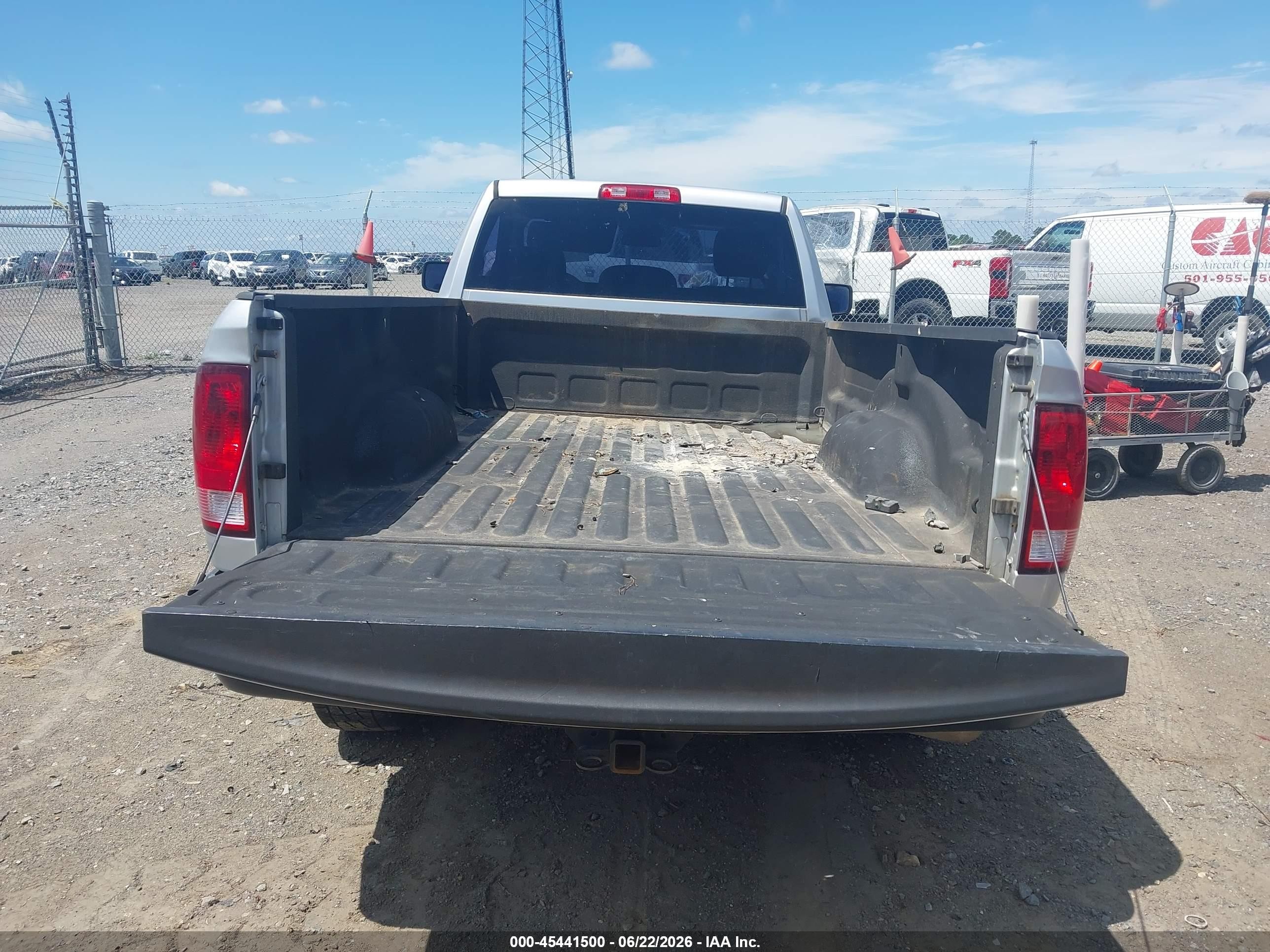 2015 Ram 1500 Tradesman Silver vin: 3C6JR6DG4FG517396