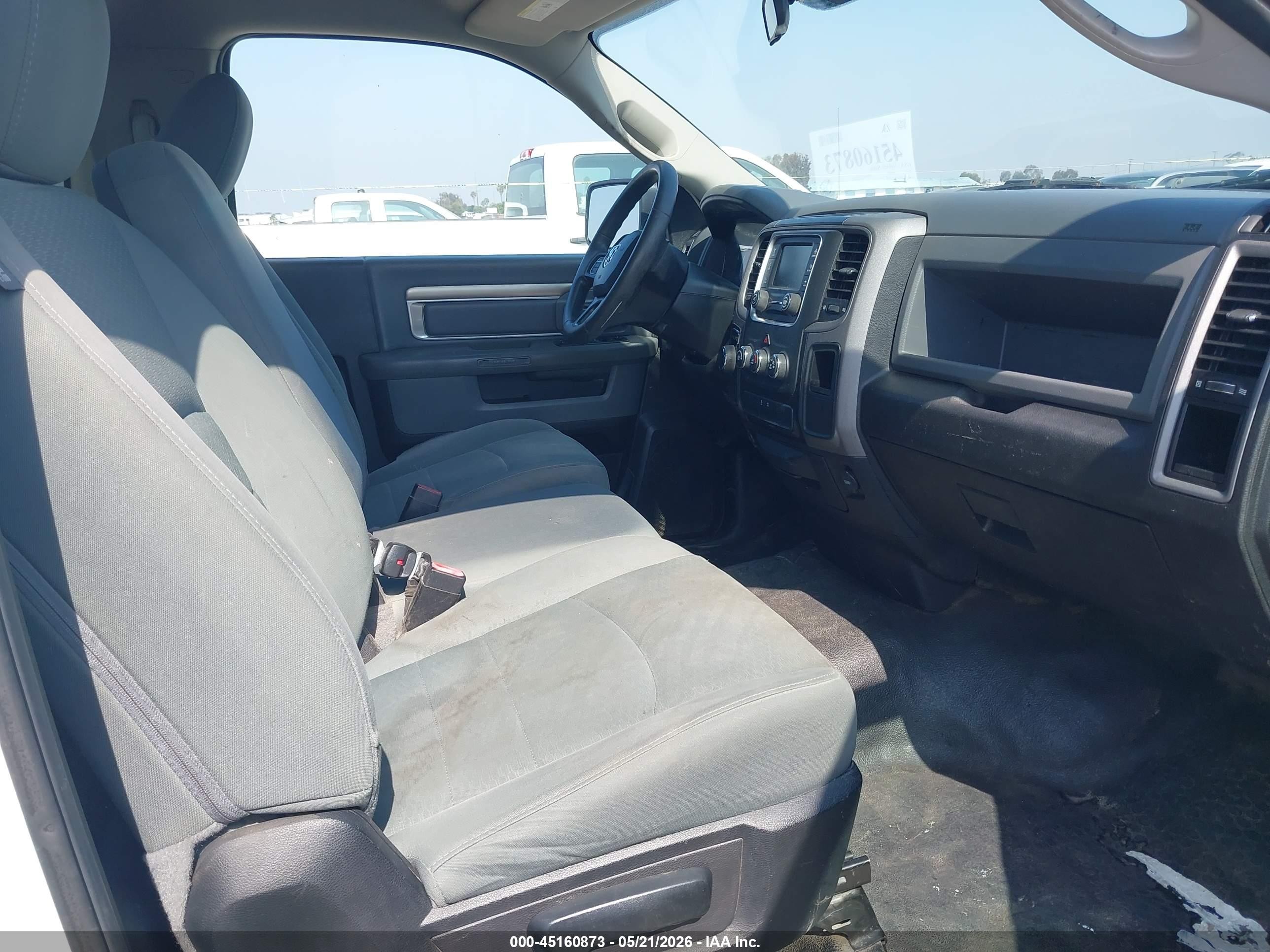 2019 Ram 1500 Classic Tradesman  4x2 8' Box White vin: 3C6JR6DG4KG503881