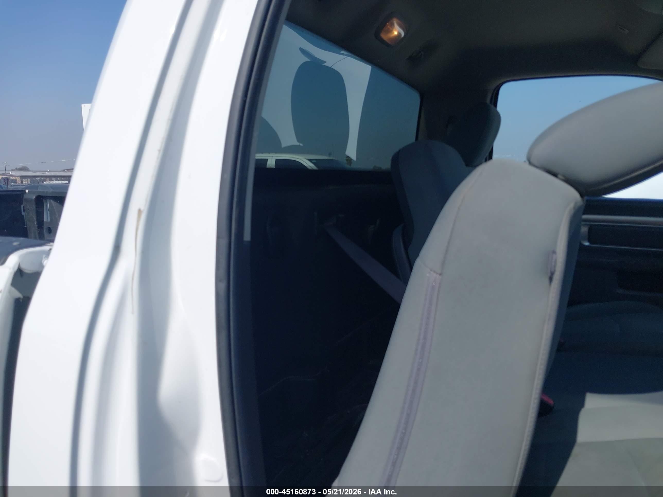 2019 Ram 1500 Classic Tradesman  4x2 8' Box White vin: 3C6JR6DG4KG503881