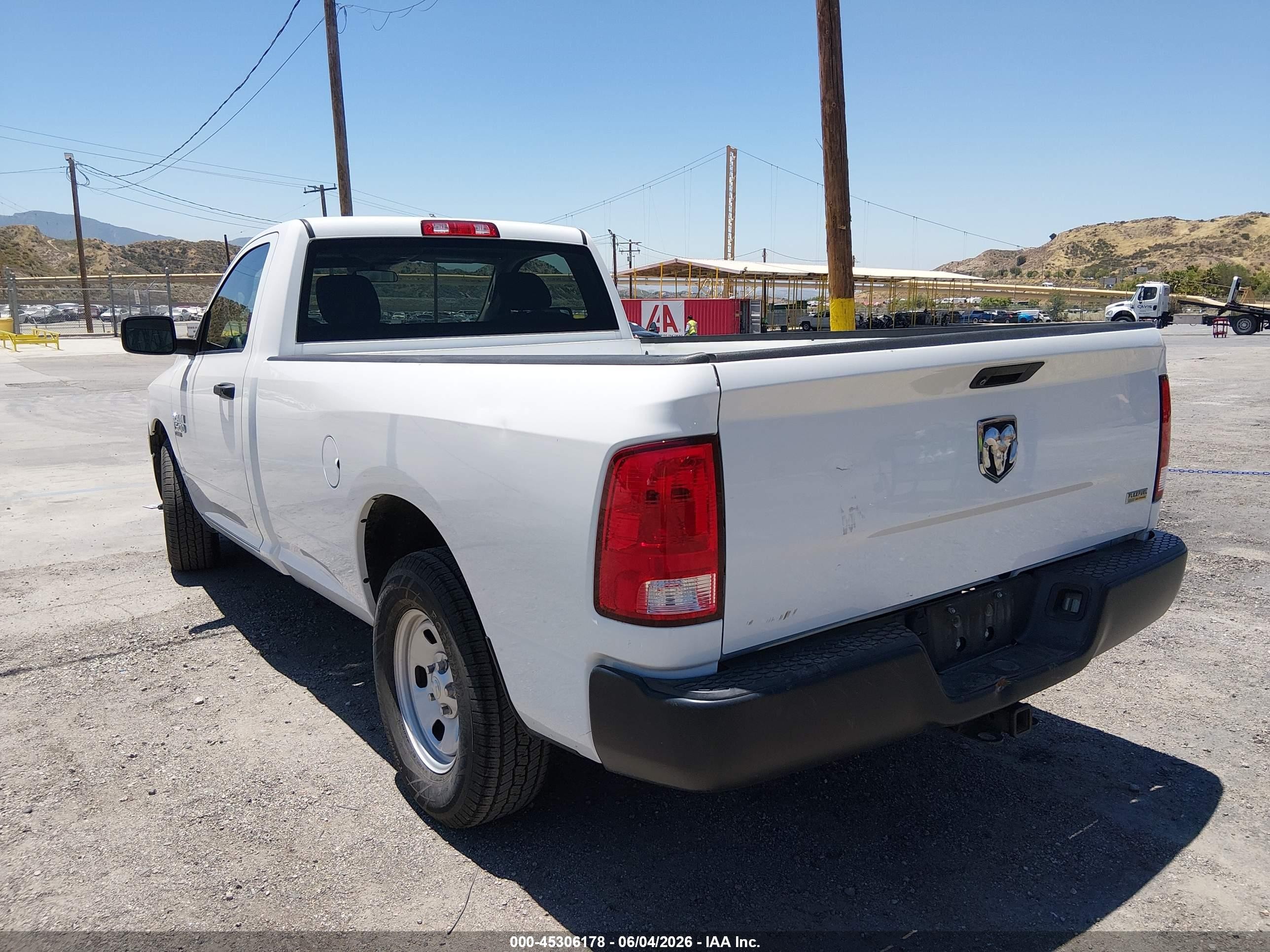 2019 Ram 1500 Classic Tradesman  4x2 8' Box White vin: 3C6JR6DG4KG569427