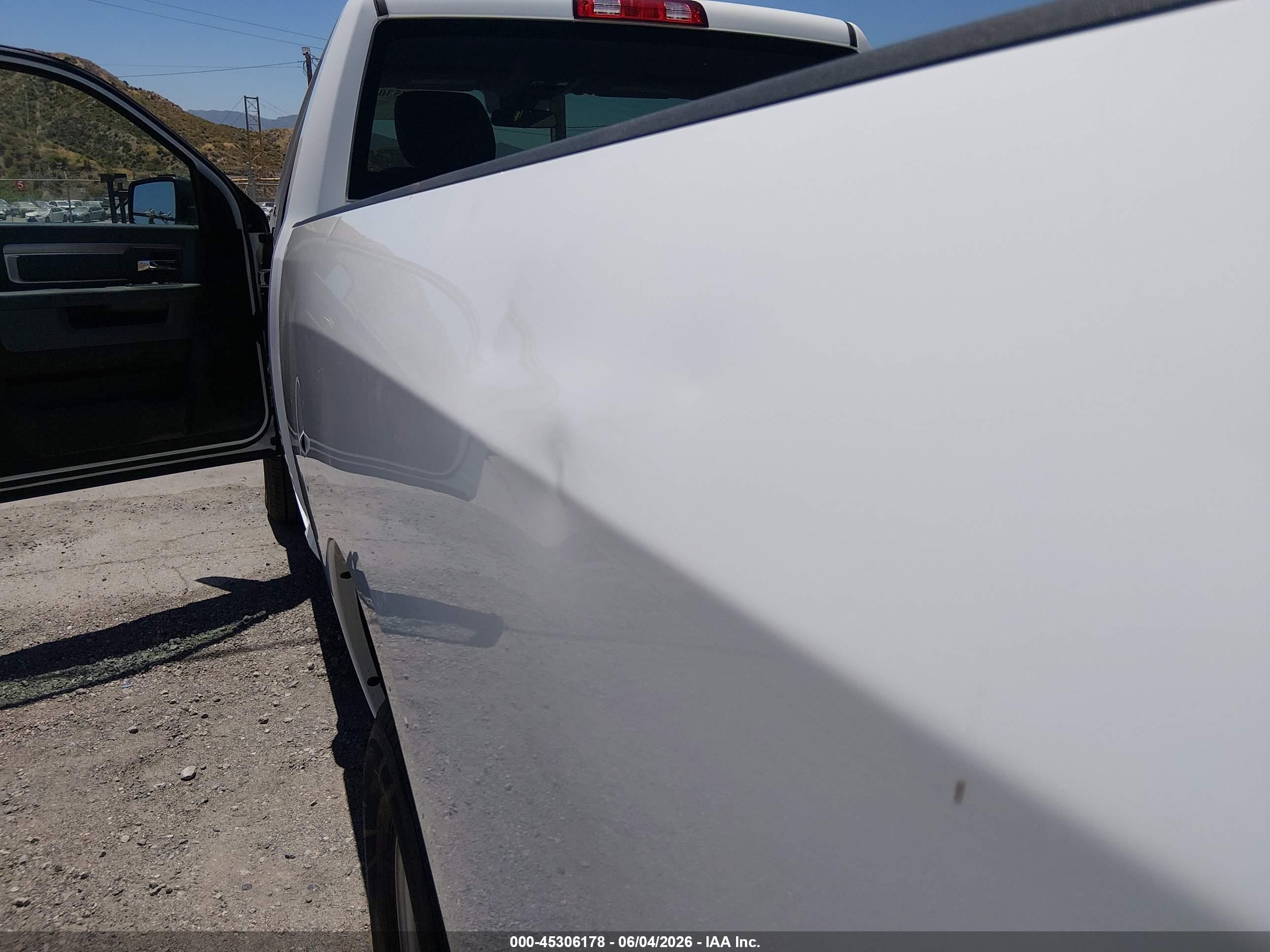 2019 Ram 1500 Classic Tradesman  4x2 8' Box White vin: 3C6JR6DG4KG569427