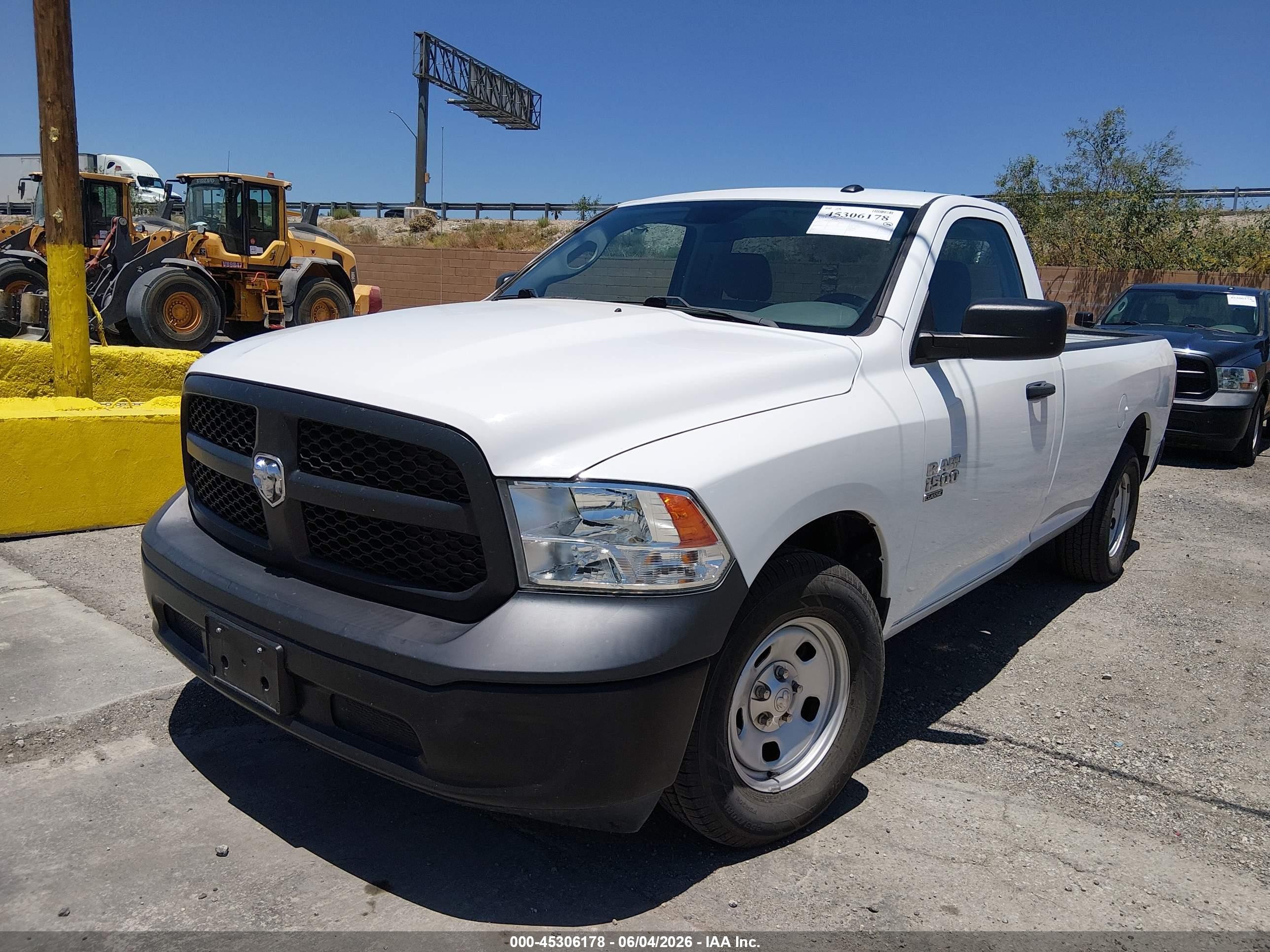 2019 Ram 1500 Classic Tradesman  4x2 8' Box White vin: 3C6JR6DG4KG569427