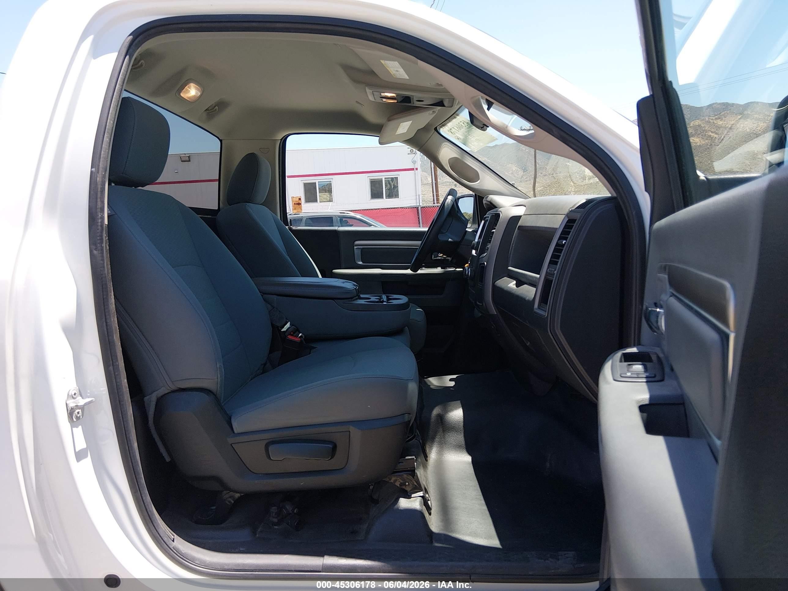 2019 Ram 1500 Classic Tradesman  4x2 8' Box White vin: 3C6JR6DG4KG569427