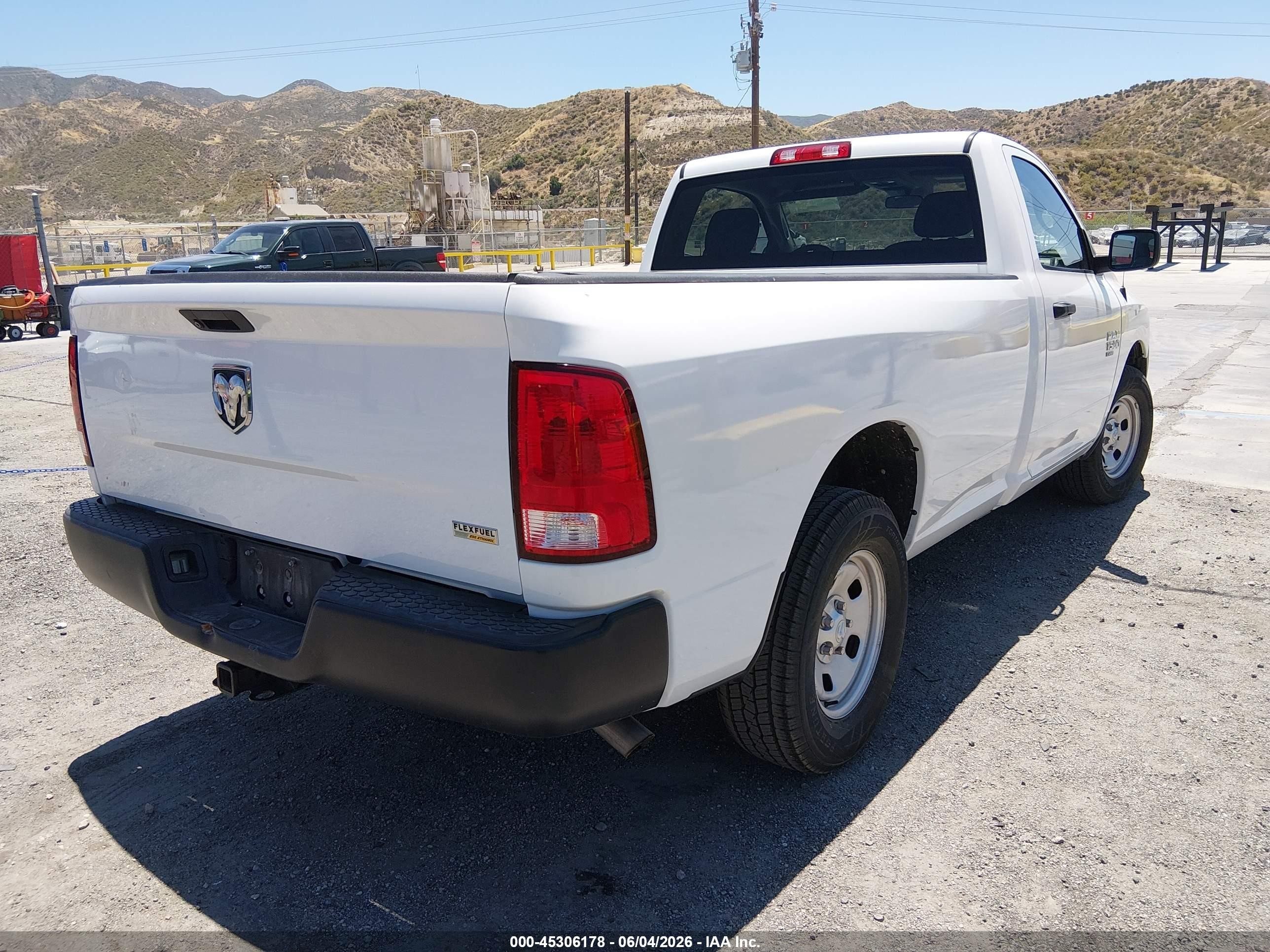 2019 Ram 1500 Classic Tradesman  4x2 8' Box White vin: 3C6JR6DG4KG569427