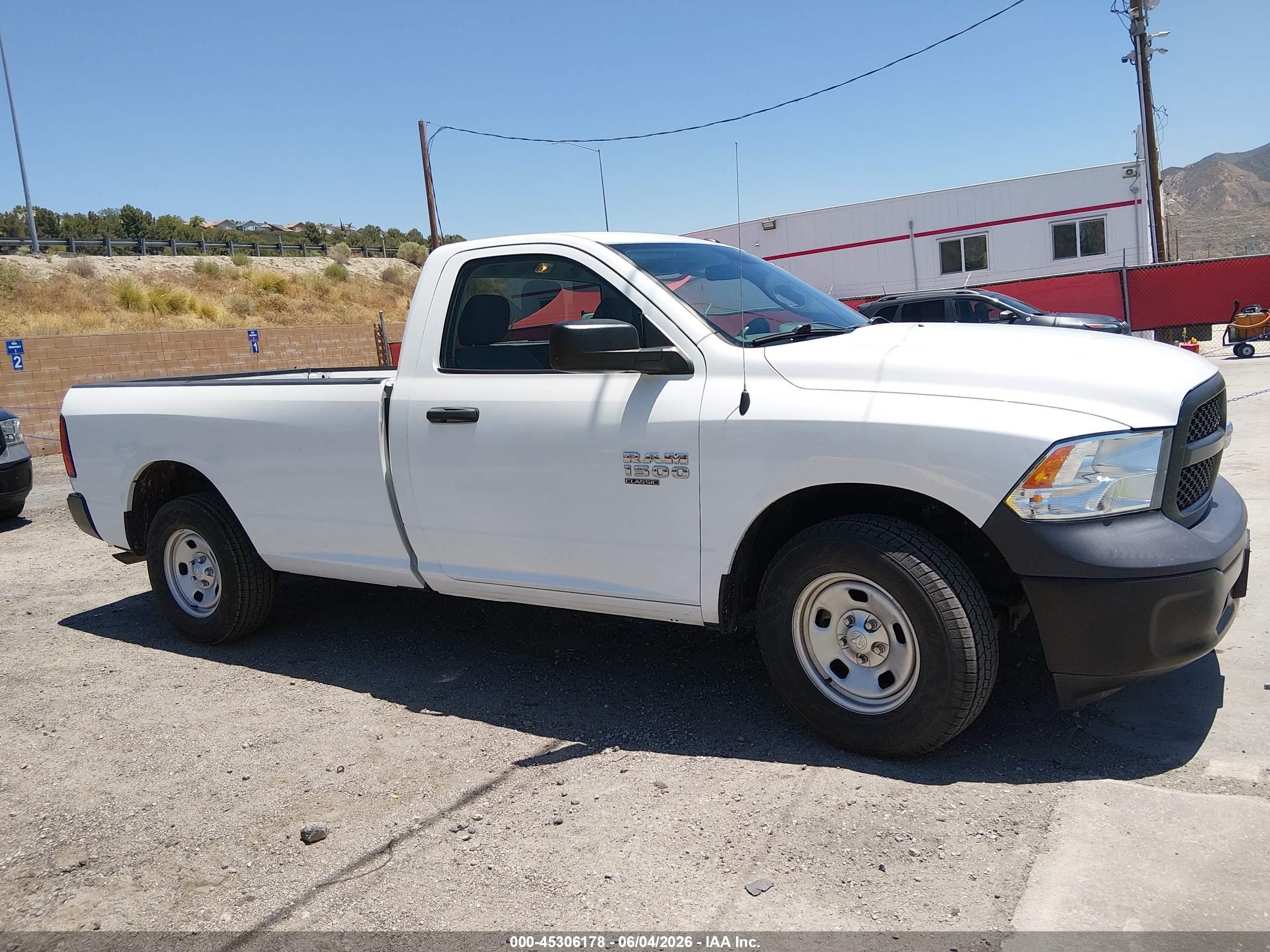 2019 Ram 1500 Classic Tradesman  4x2 8' Box White vin: 3C6JR6DG4KG569427