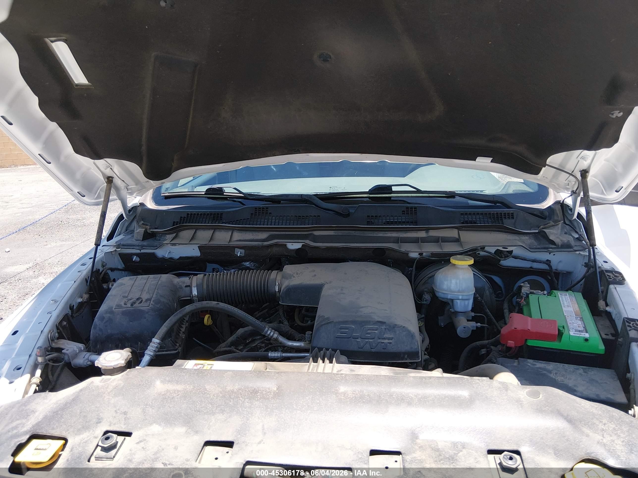 2019 Ram 1500 Classic Tradesman  4x2 8' Box White vin: 3C6JR6DG4KG569427