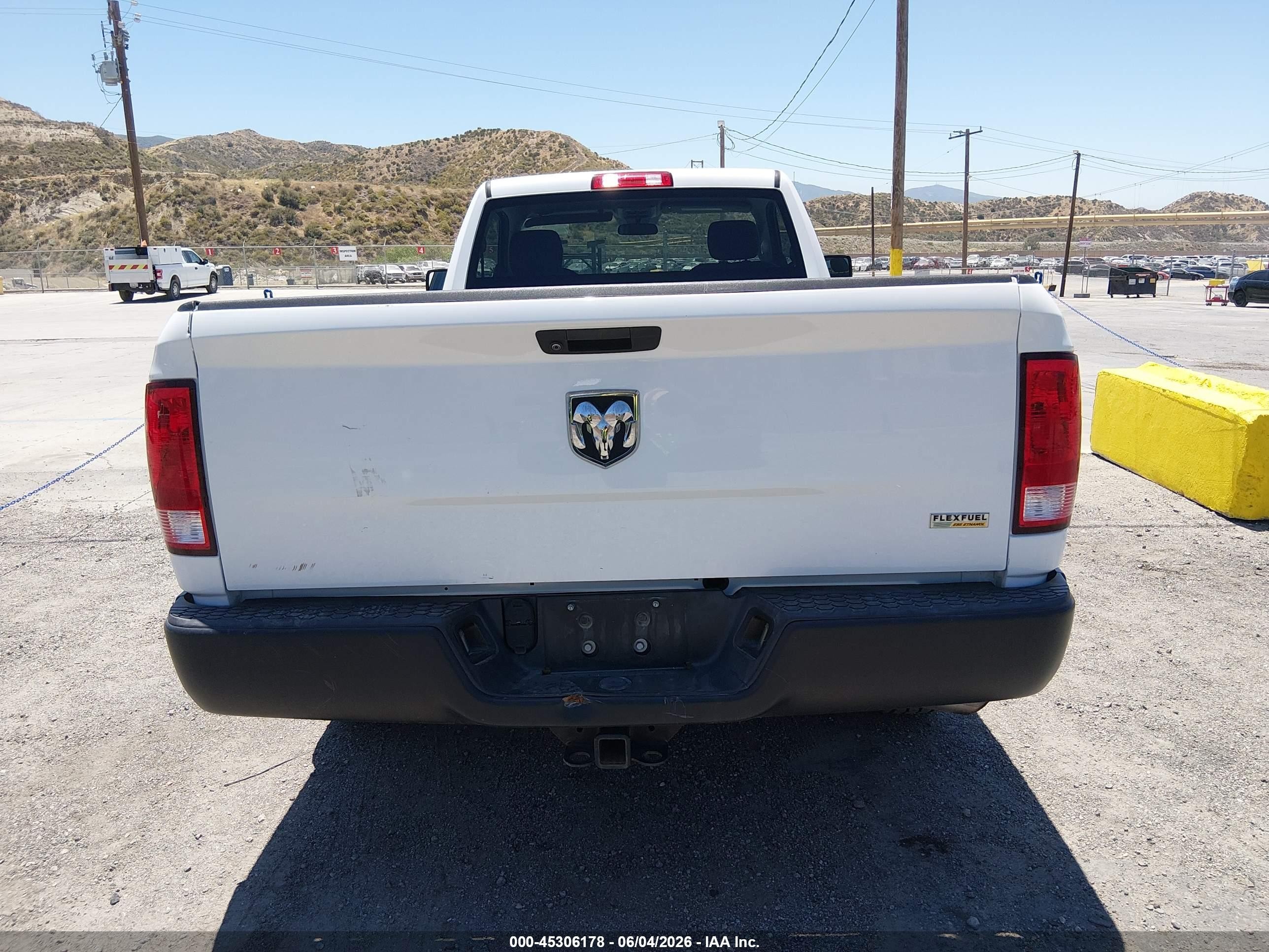 2019 Ram 1500 Classic Tradesman  4x2 8' Box White vin: 3C6JR6DG4KG569427