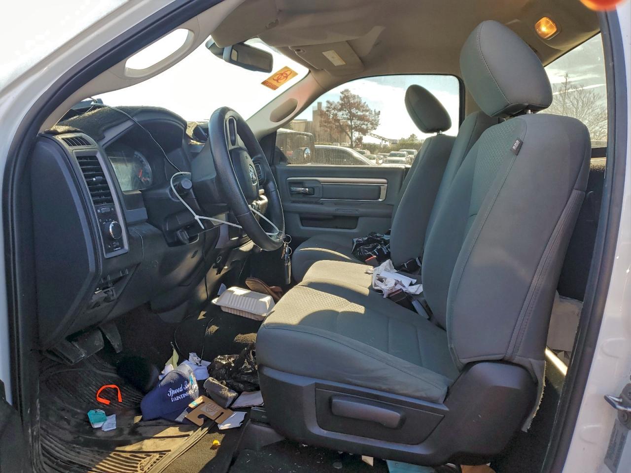 2017 Ram 1500 St White vin: 3C6JR6DG5HG671957