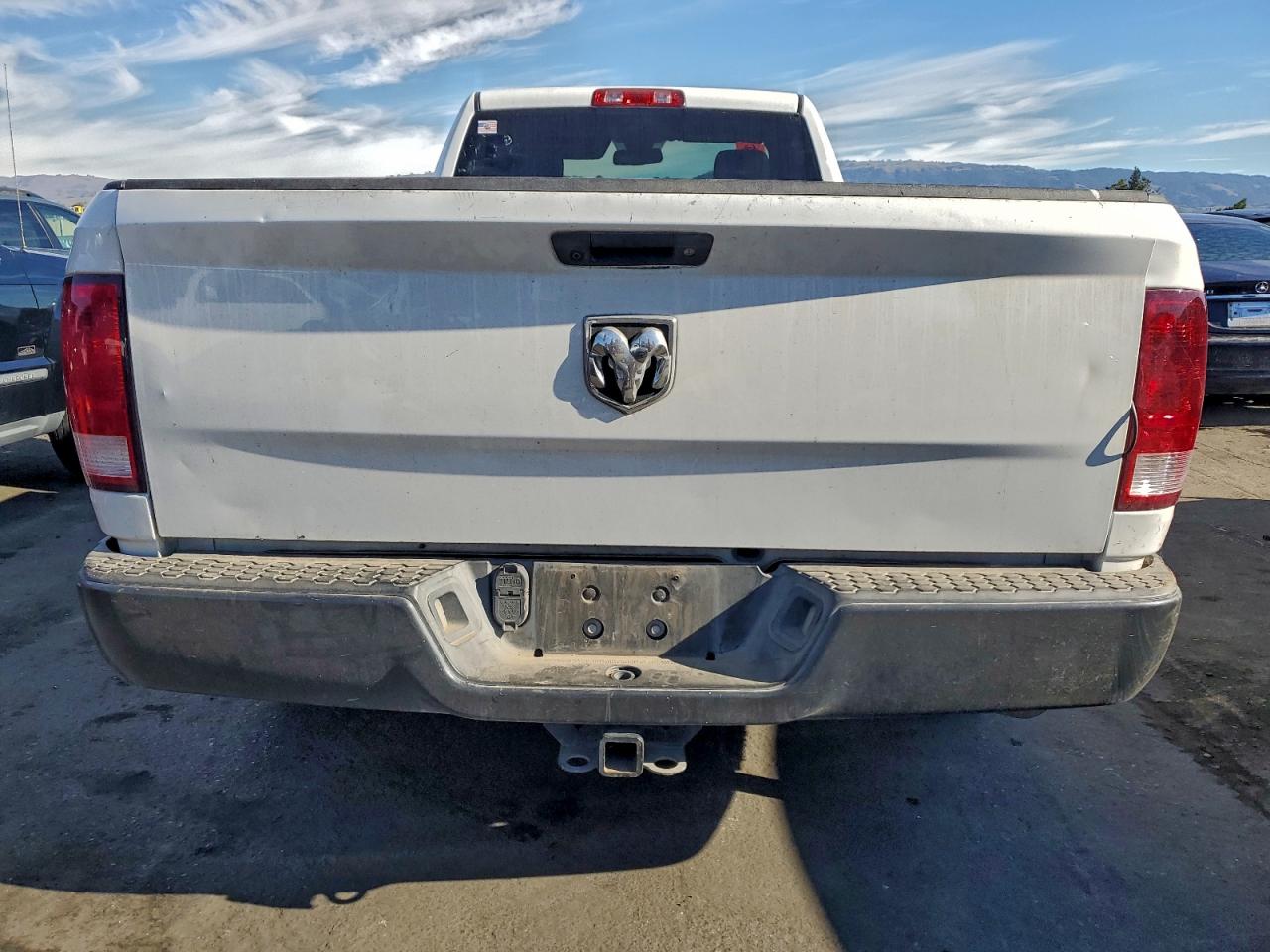 2017 Ram 1500 St White vin: 3C6JR6DG5HG671957