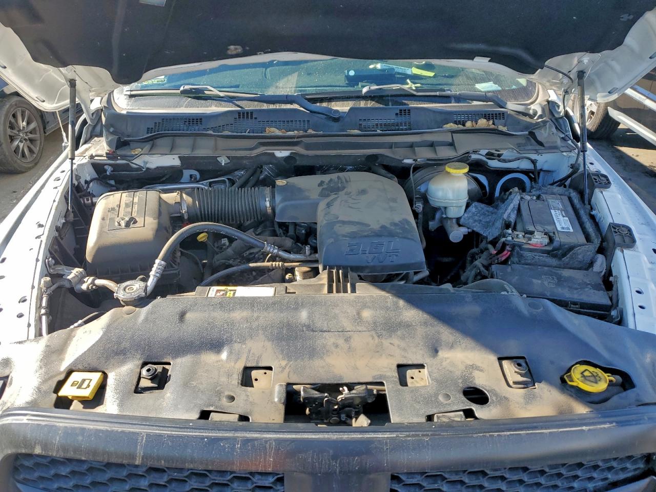 2017 Ram 1500 St White vin: 3C6JR6DG5HG671957