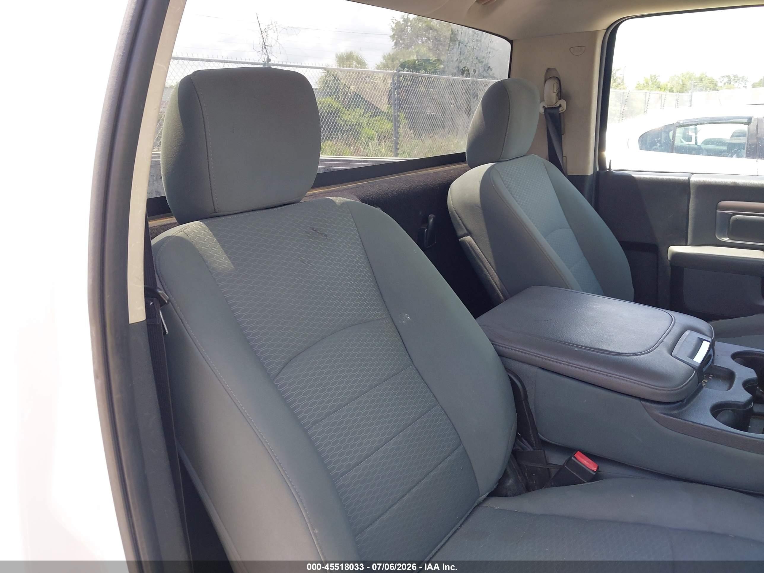 2014 Ram 1500 Tradesman White vin: 3C6JR6DG7EG278070