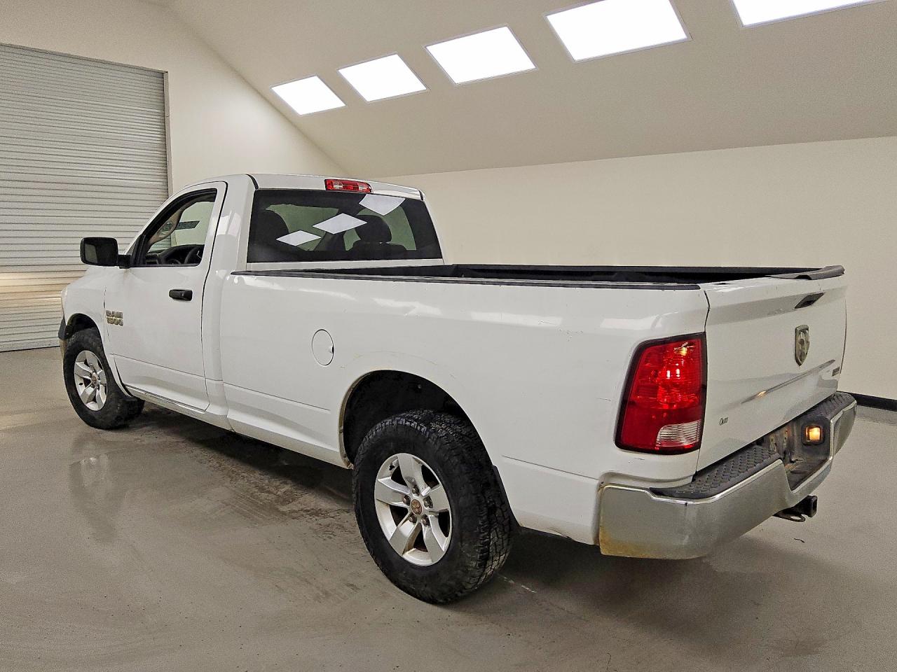 2015 Ram 1500 St White vin: 3C6JR6DG9FG584768
