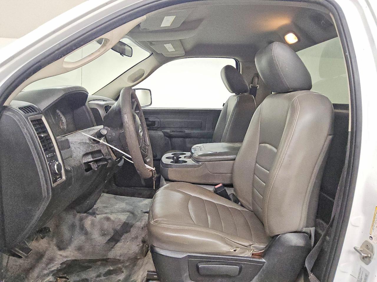2015 Ram 1500 St White vin: 3C6JR6DG9FG584768