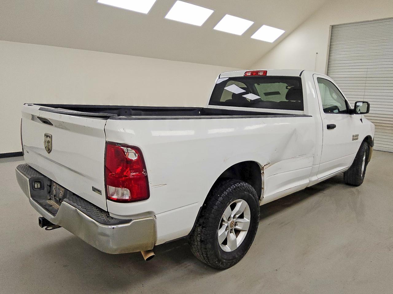 2015 Ram 1500 St White vin: 3C6JR6DG9FG584768