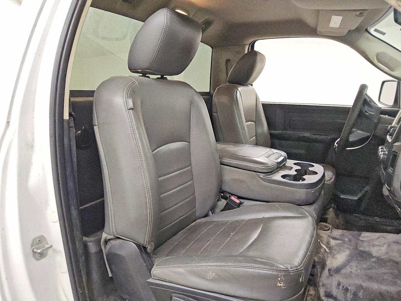 2015 Ram 1500 St White vin: 3C6JR6DG9FG584768