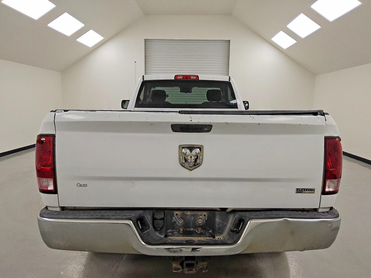 2015 Ram 1500 St White vin: 3C6JR6DG9FG584768