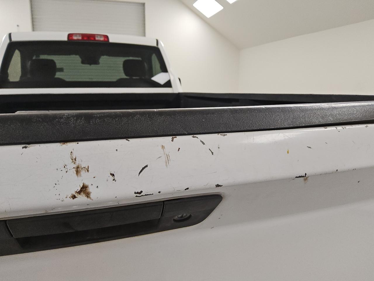2015 Ram 1500 St White vin: 3C6JR6DG9FG584768 Damage: Tailgate, Dent(S) W/ Paint Dmg, 1 To 2 Inches