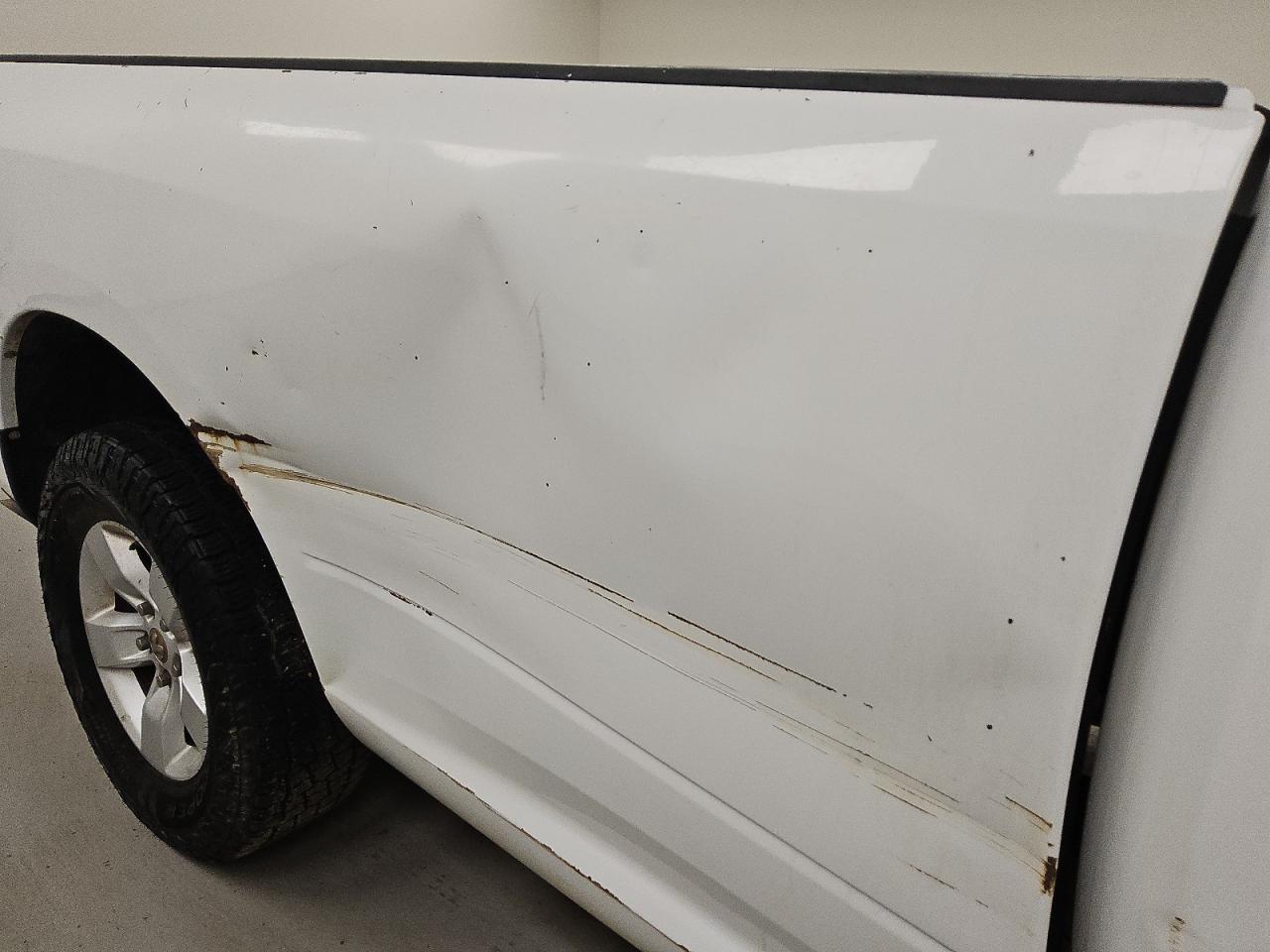 2015 Ram 1500 St White vin: 3C6JR6DG9FG584768 Damage: Right Bed Side, Severe Damage, Replacement Required