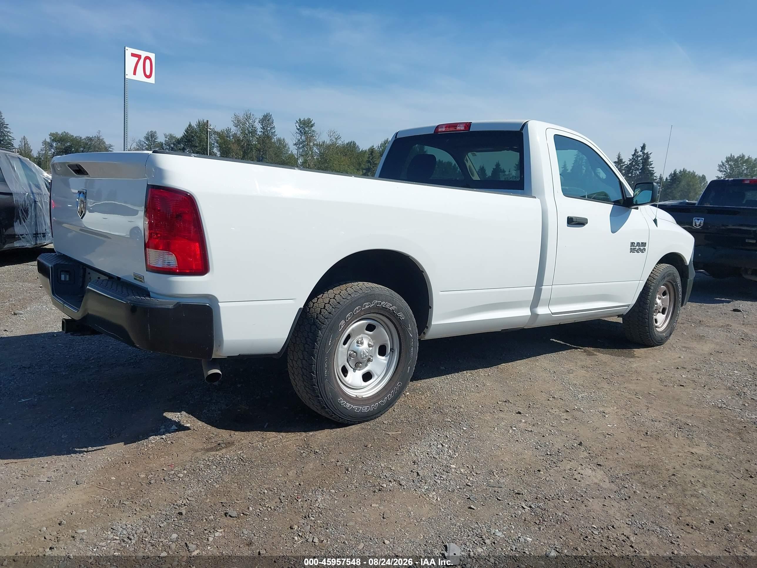 2017 Ram 1500 Tradesman  4x2 8' Box White vin: 3C6JR6DGXHG764831