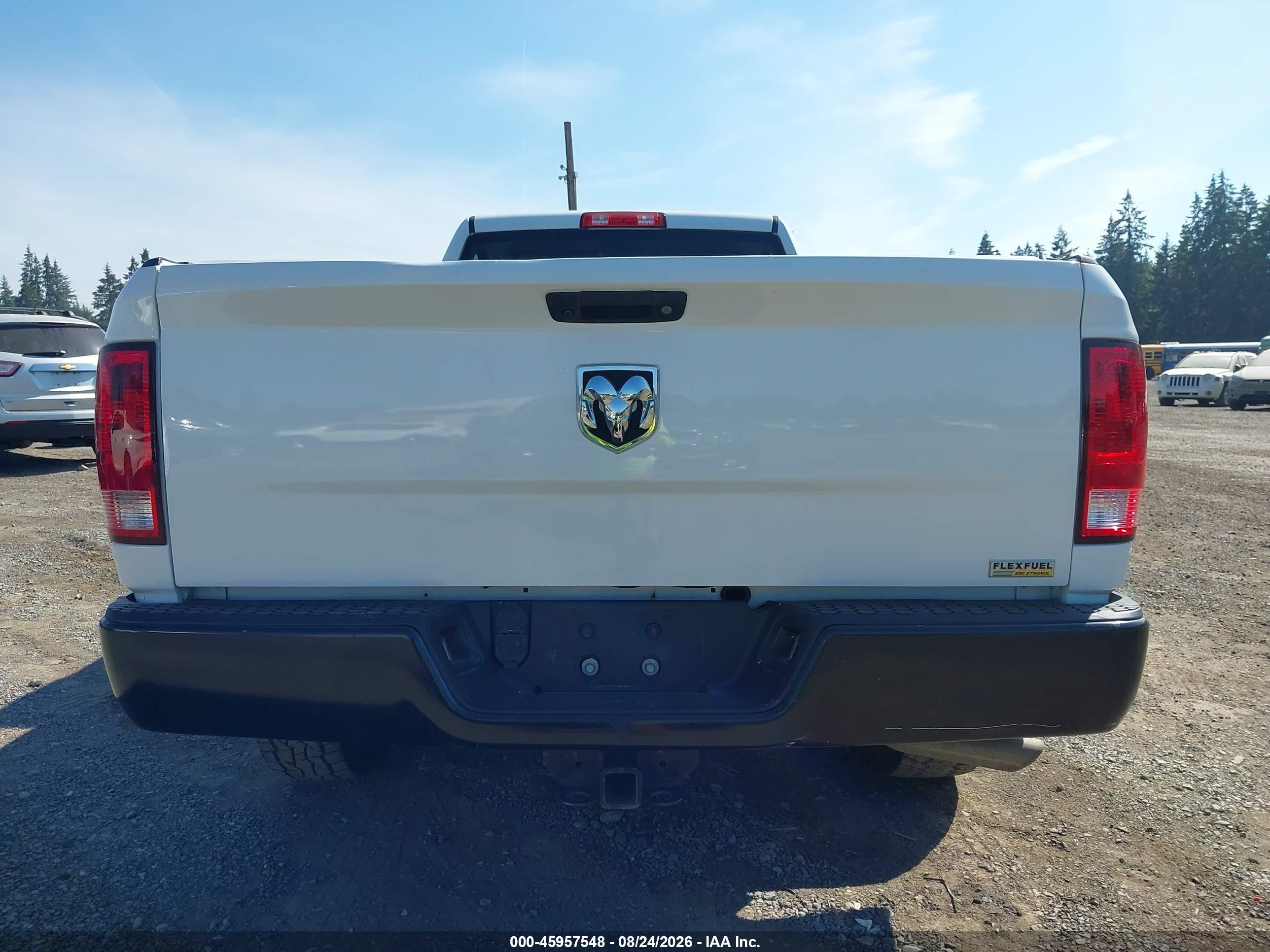 2017 Ram 1500 Tradesman  4x2 8' Box White vin: 3C6JR6DGXHG764831