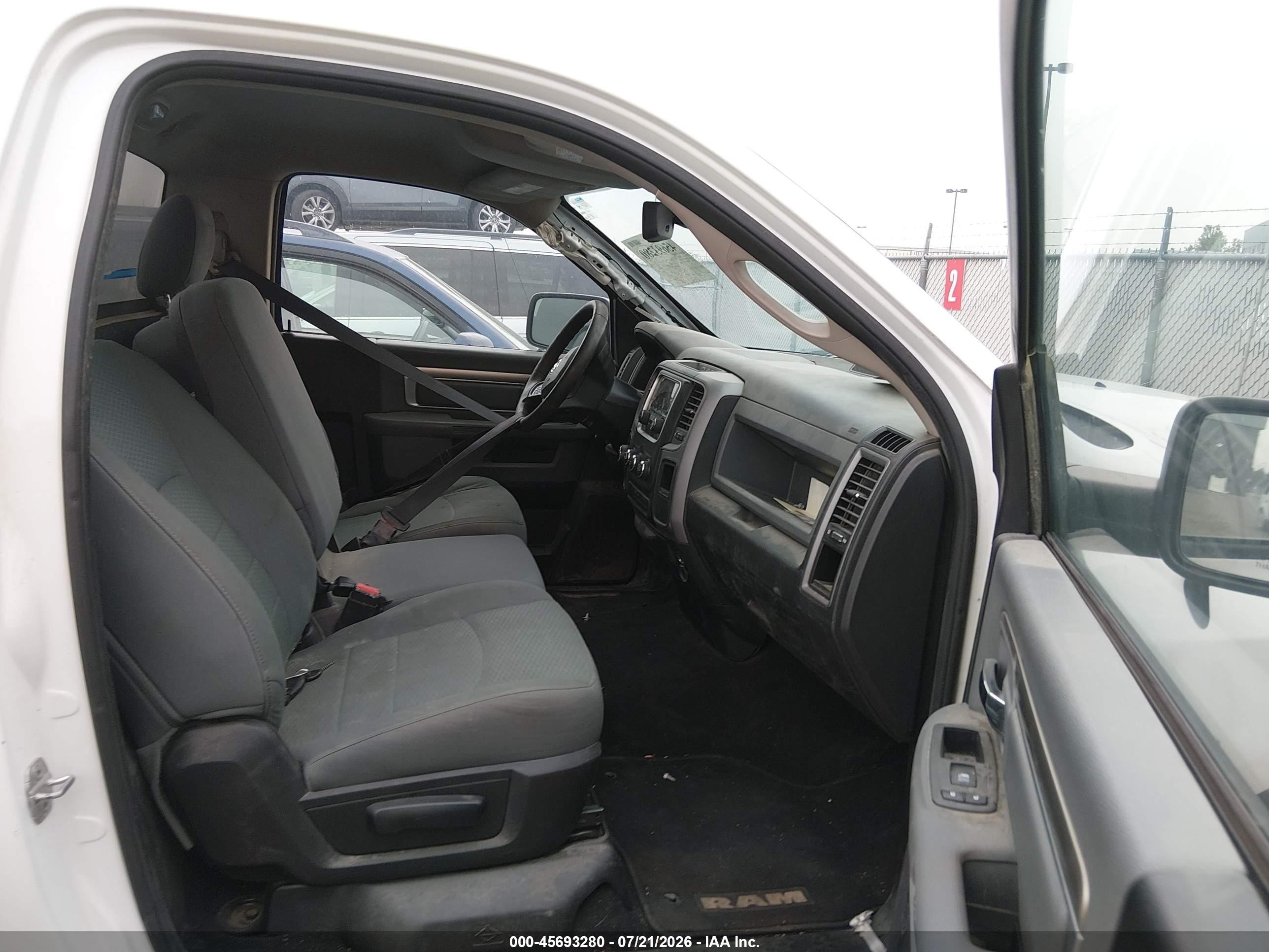 2014 Ram 1500 Tradesman White vin: 3C6JR6DM5EG270815