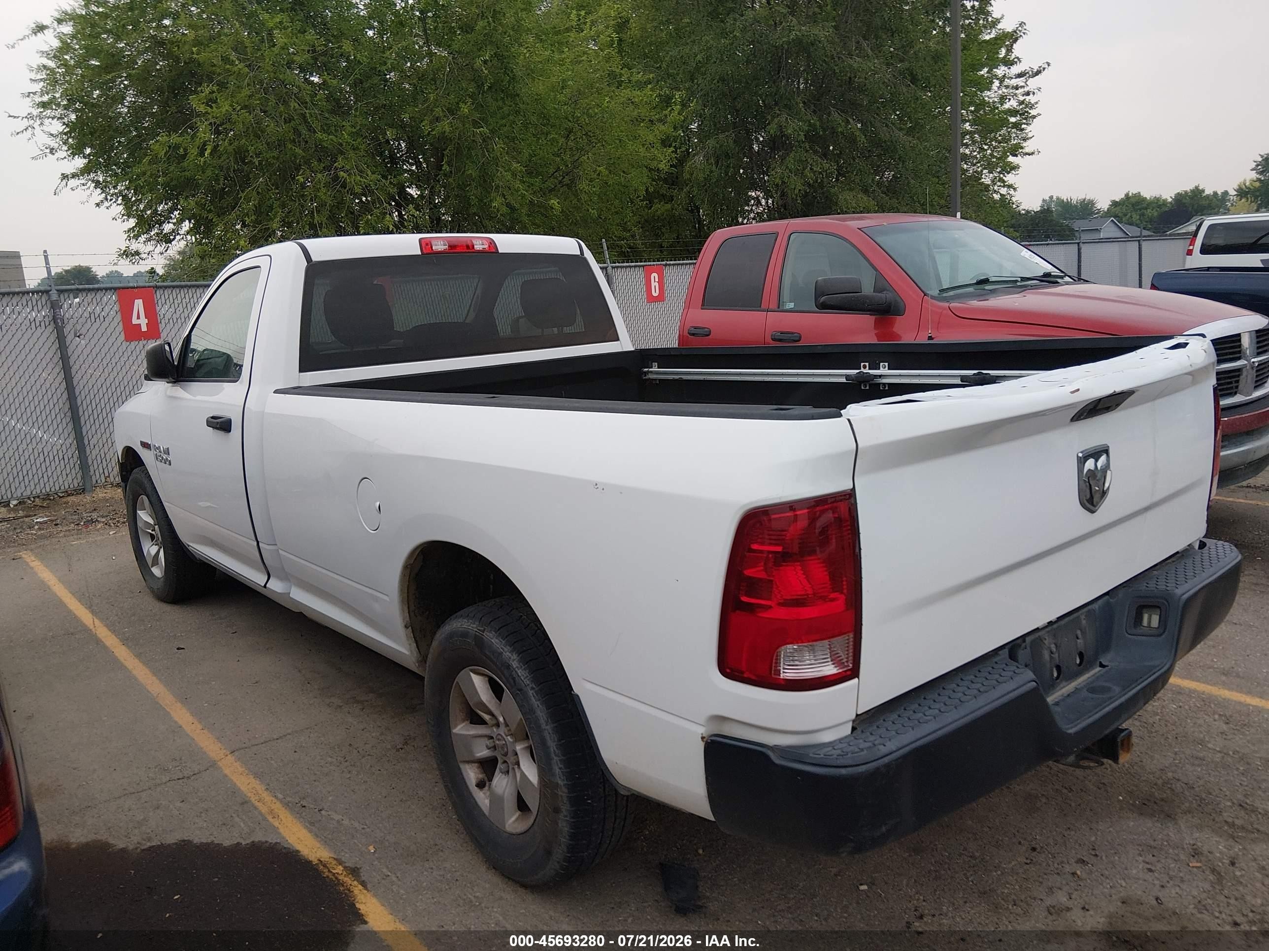 2014 Ram 1500 Tradesman White vin: 3C6JR6DM5EG270815