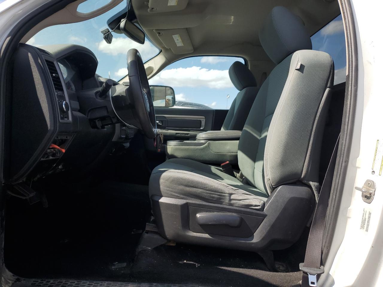 2015 Ram 1500 St White vin: 3C6JR6DM7FG539981