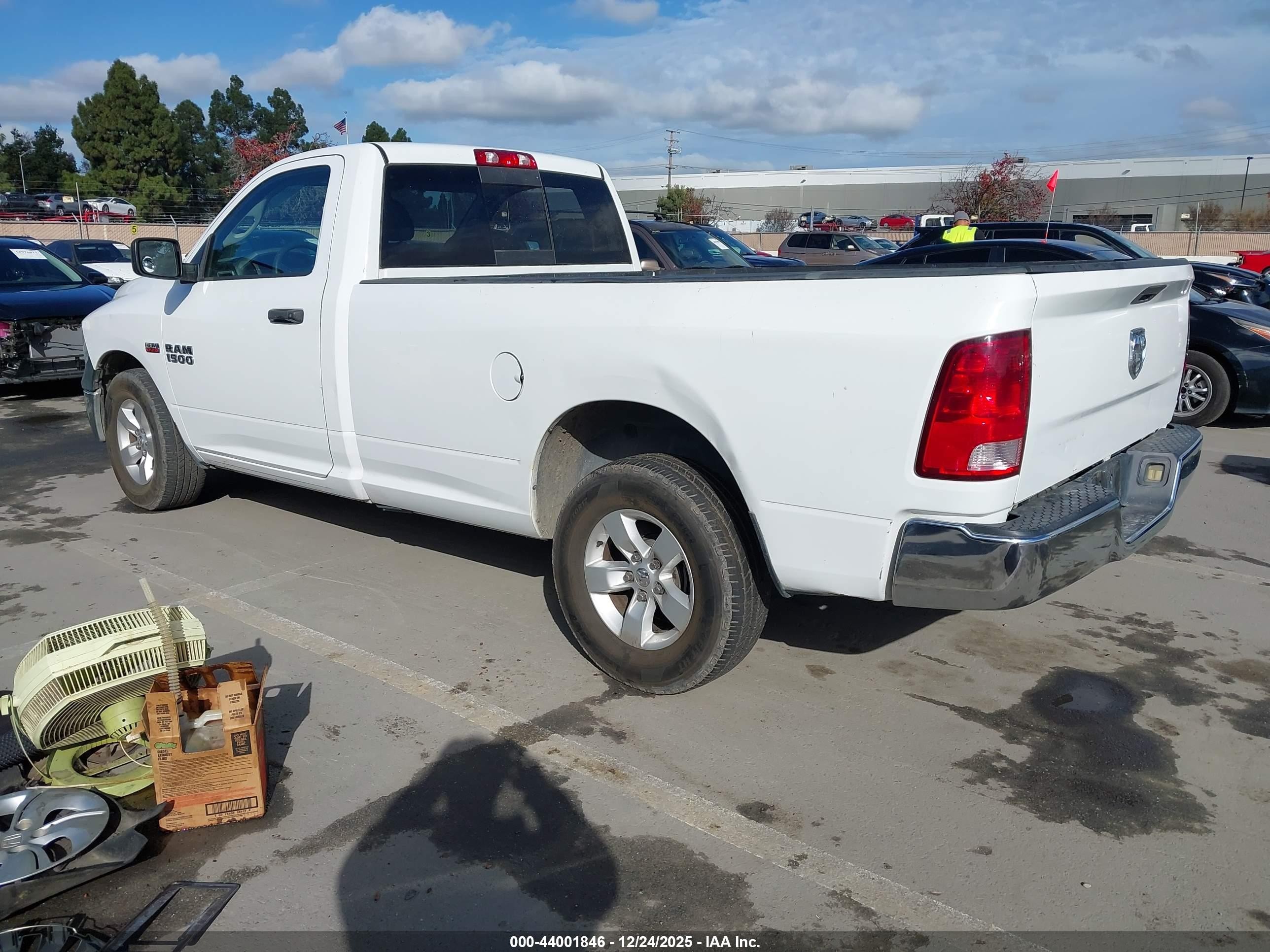 2015 Ram 1500 Tradesman Белый vin: 3C6JR6DT4FG531277