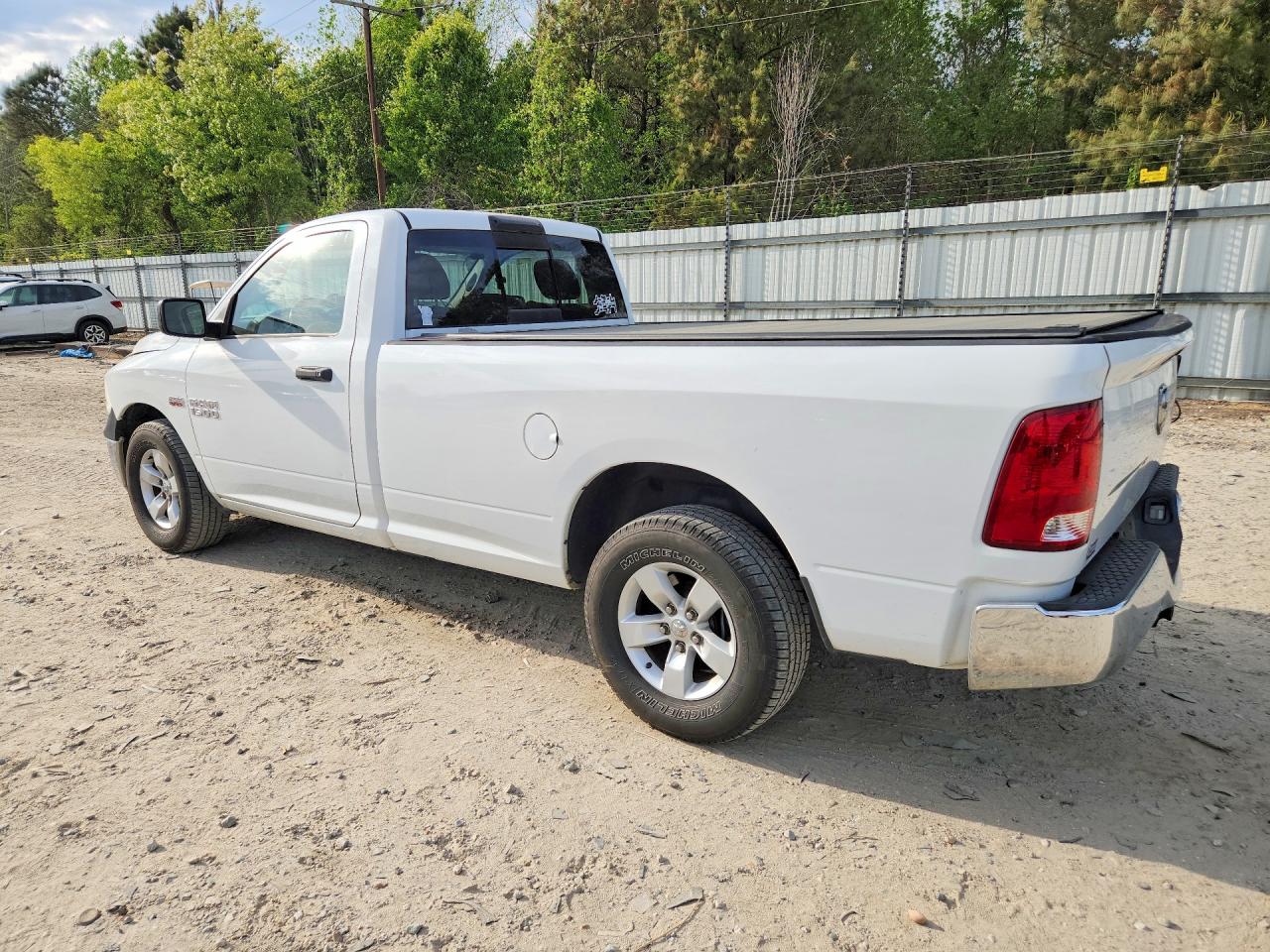 2015 Ram 1500 St White vin: 3C6JR6DT7FG539826