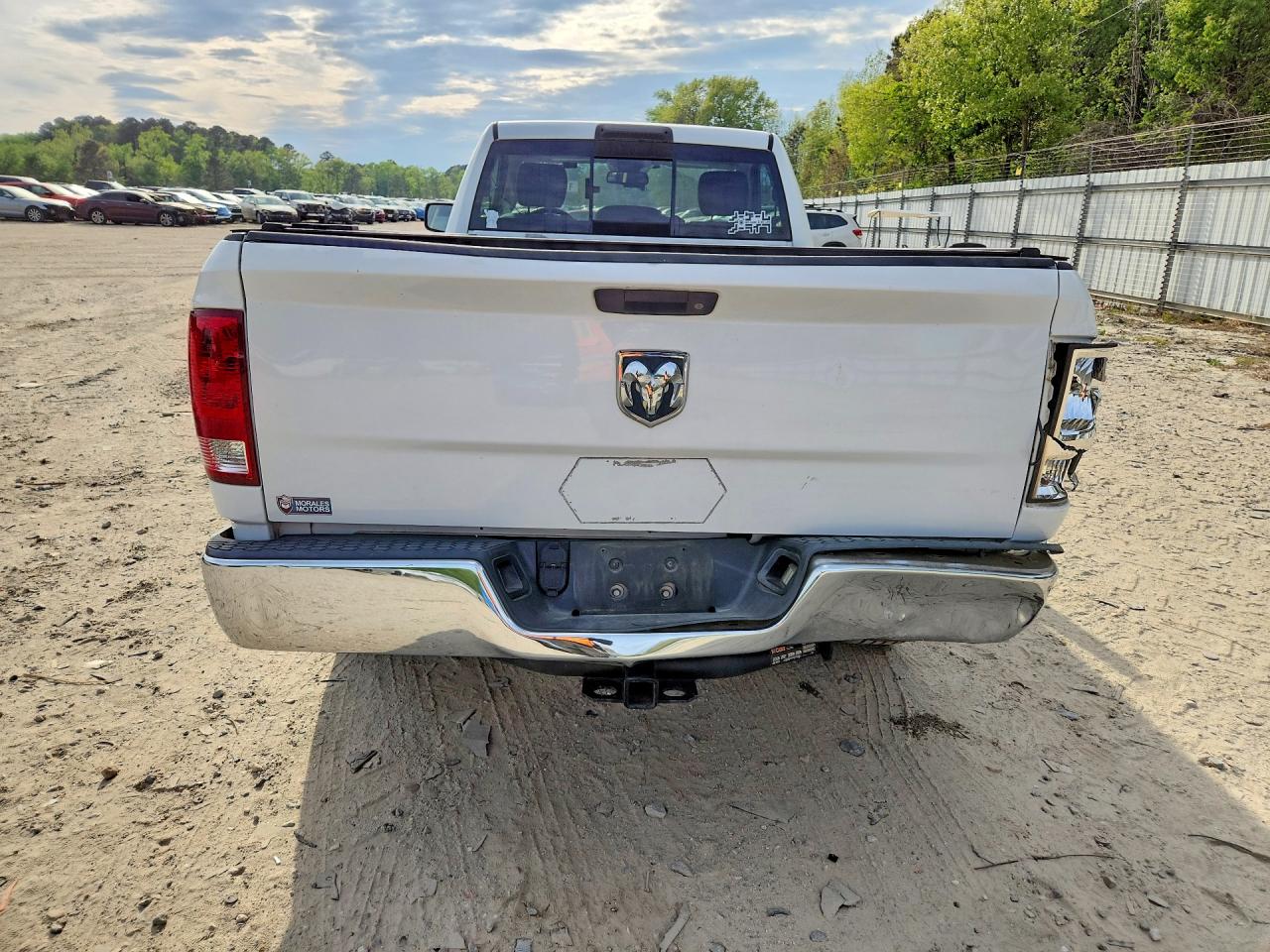 2015 Ram 1500 St White vin: 3C6JR6DT7FG539826