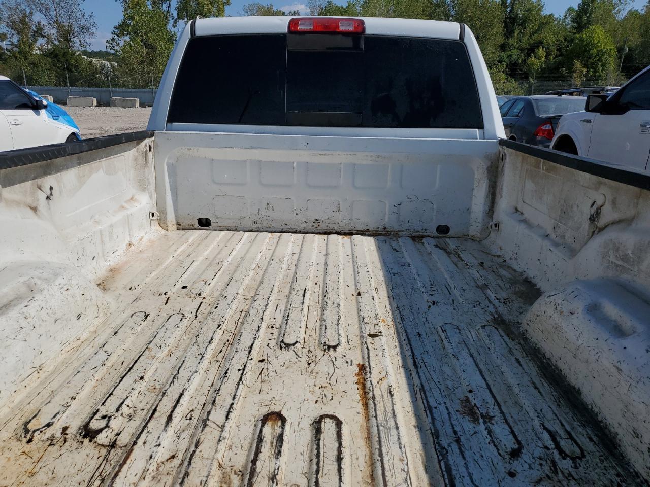 2015 Ram 1500 St White vin: 3C6JR6DT9FG559530