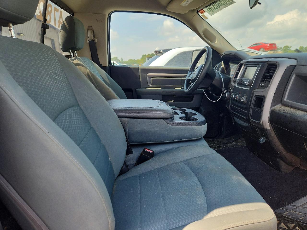 2019 Ram 1500 Classic Tradesman White vin: 3C6JR6DT9KG506921