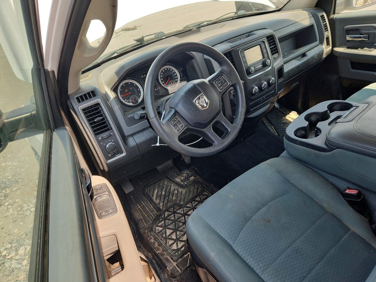 2019 Ram 1500 Classic Tradesman White vin: 3C6JR6DT9KG506921