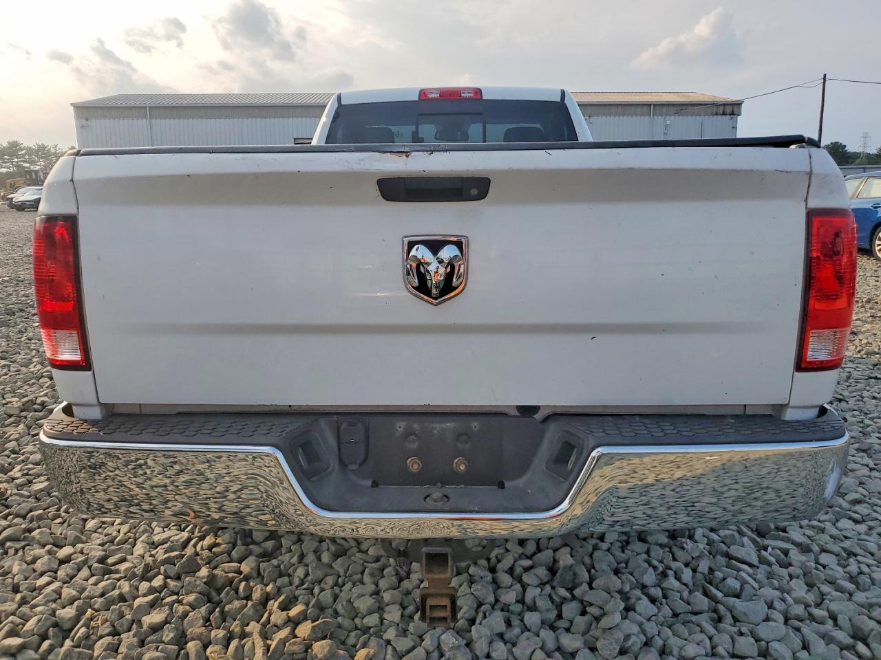 2015 Ram 1500 St White vin: 3C6JR6DTXFG531431