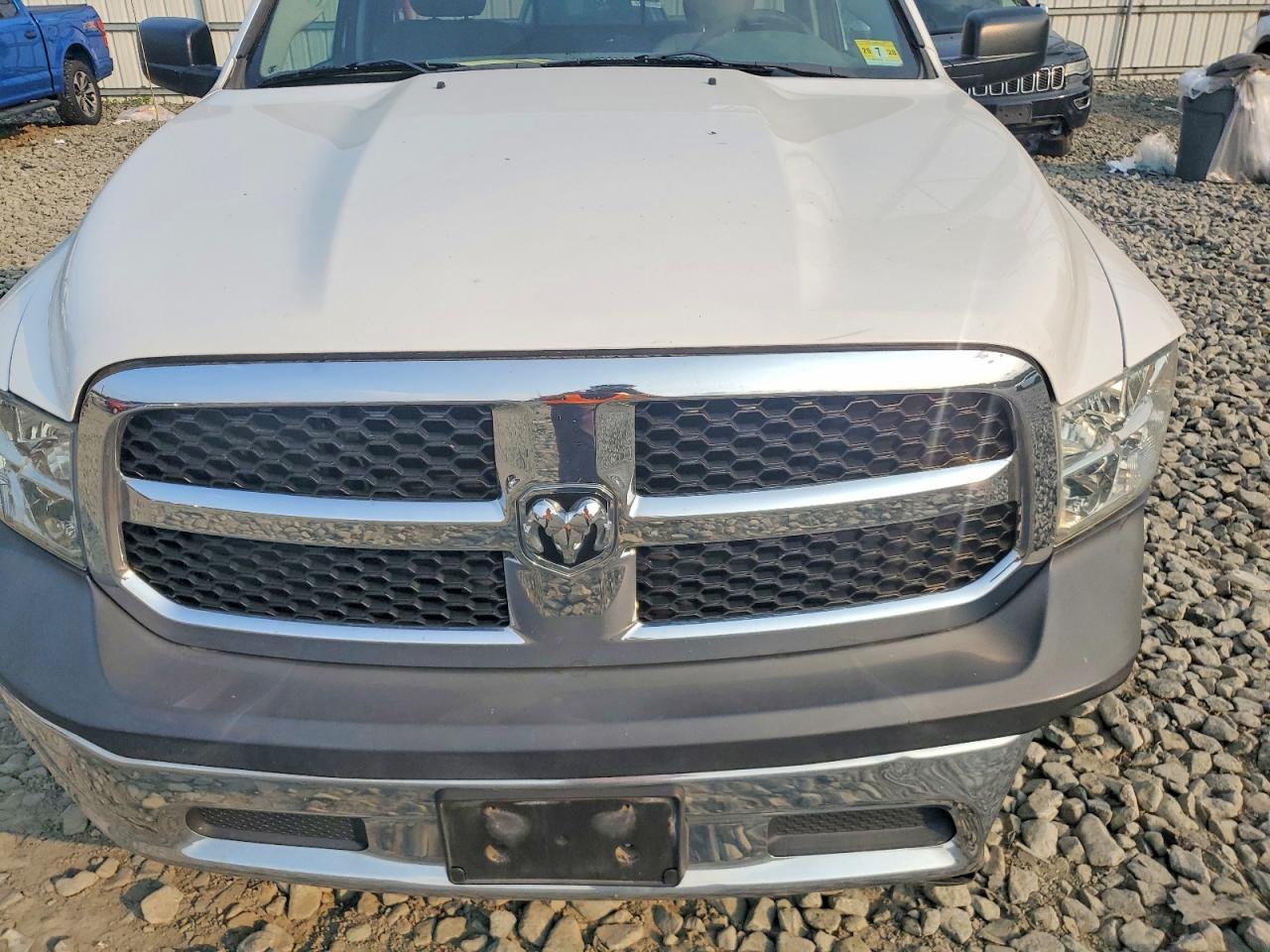 2015 Ram 1500 St White vin: 3C6JR6DTXFG531431