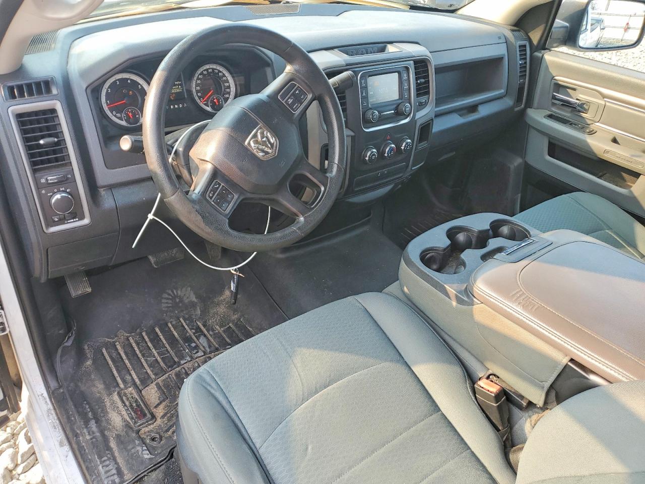 2015 Ram 1500 St White vin: 3C6JR6DTXFG531431