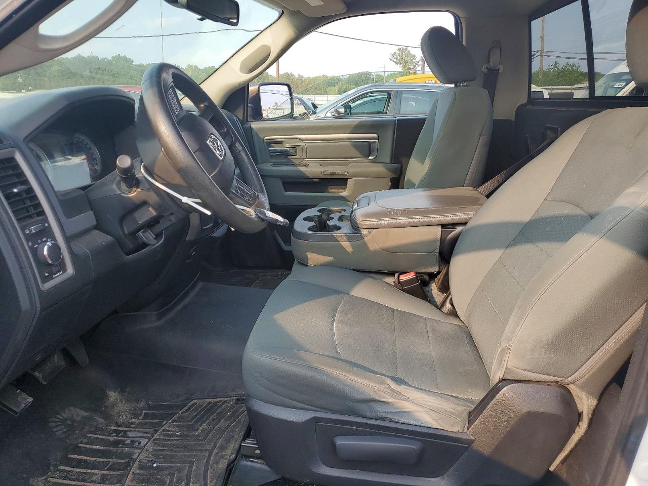 2015 Ram 1500 St White vin: 3C6JR6DTXFG531431