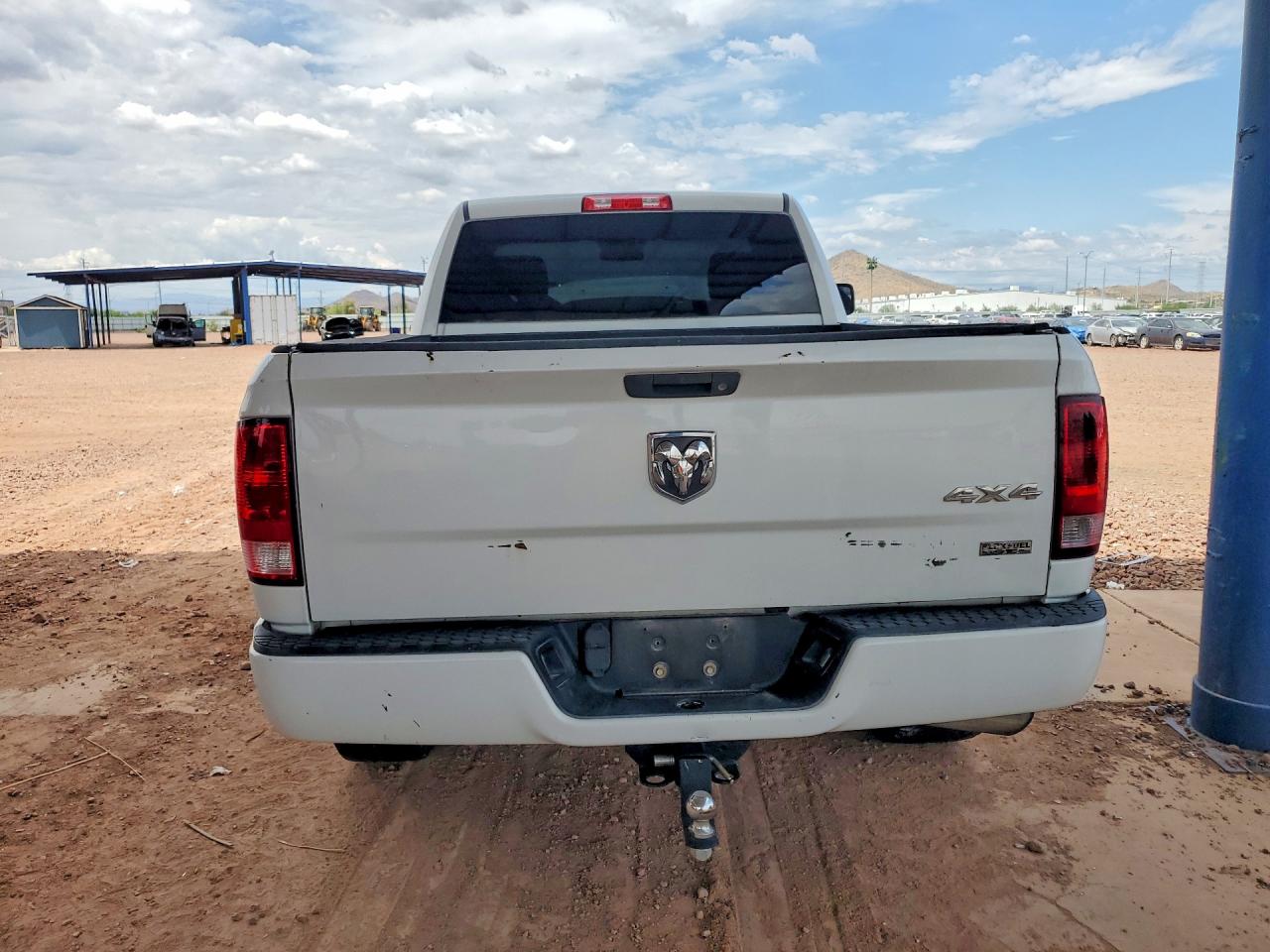 2015 Ram 1500 St White vin: 3C6JR7AG7FG589526