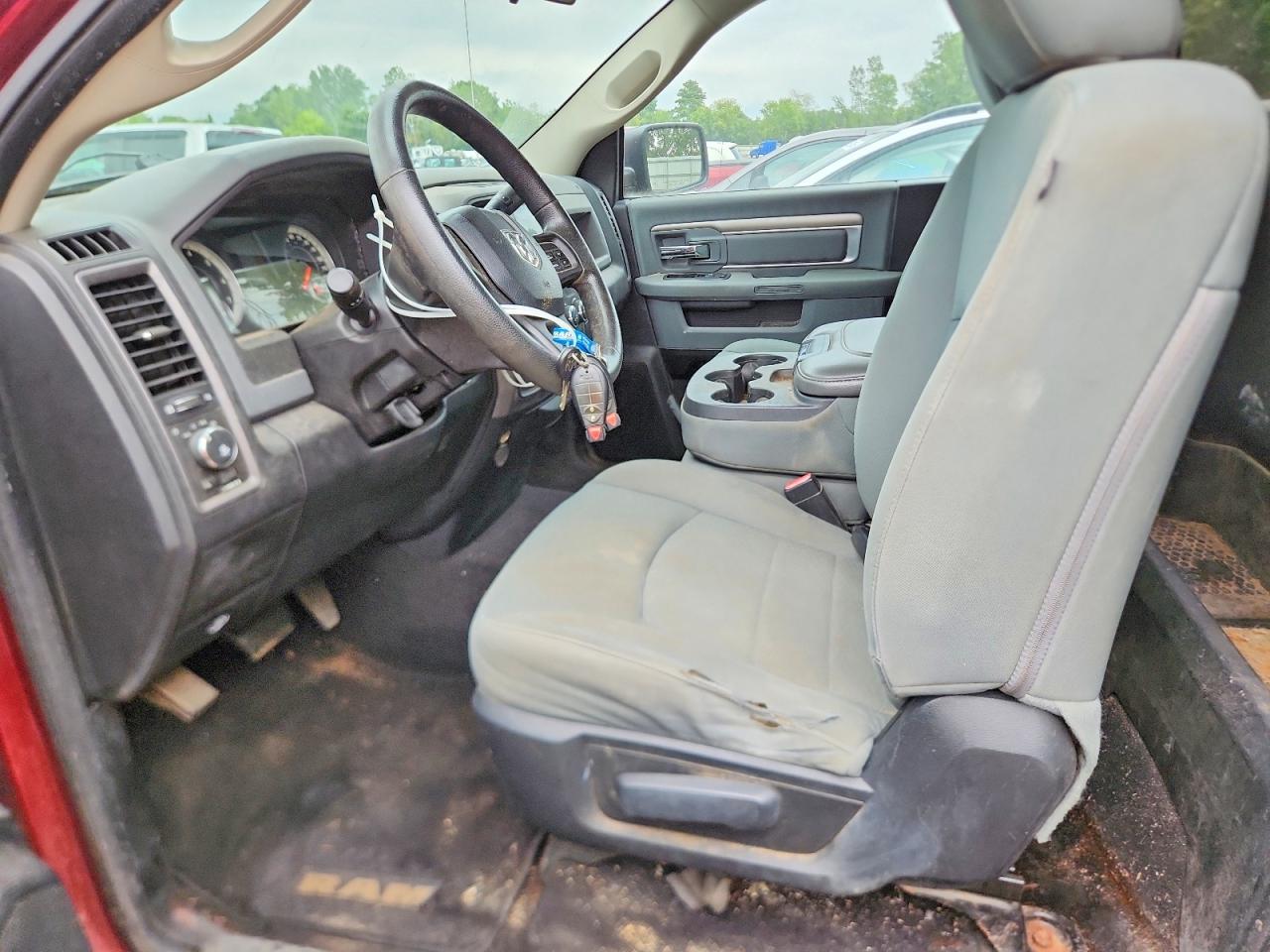 2013 Ram 1500 St Red vin: 3C6JR7AT8DG542631
