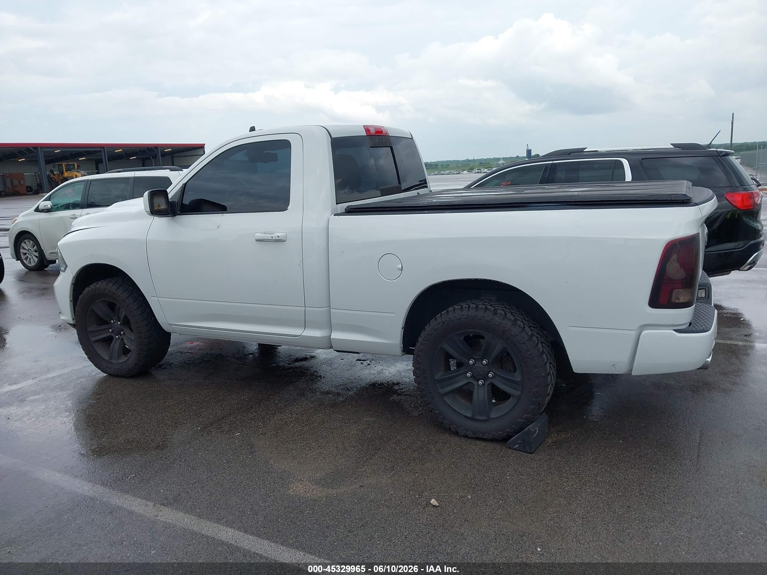 2013 Ram 1500 Sport White vin: 3C6JR7CT4DG591547