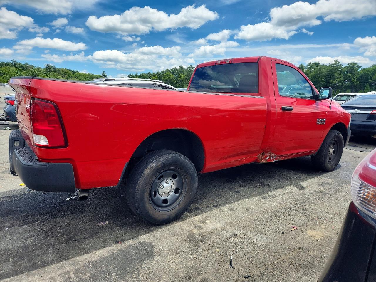 2014 Ram 1500 St Red vin: 3C6JR7DG5EG307328